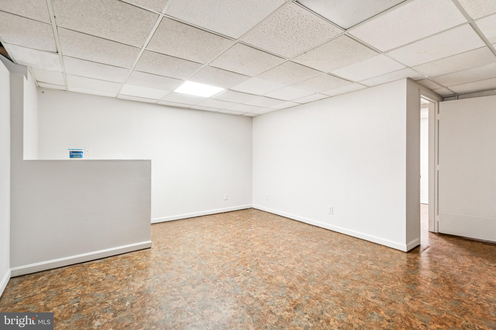 HUNTING QUARTERS - Residential