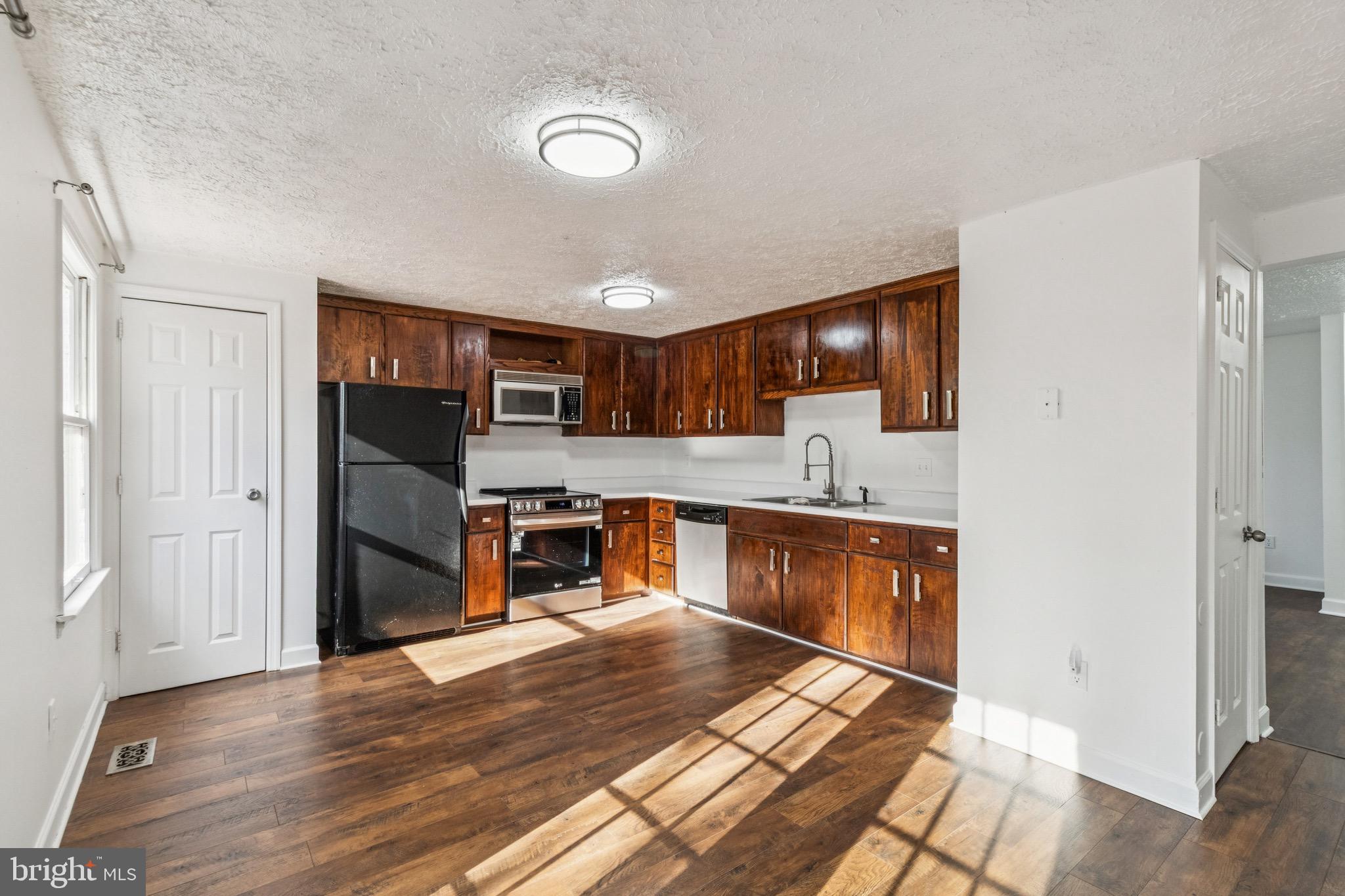 HUNTING QUARTERS - Residential