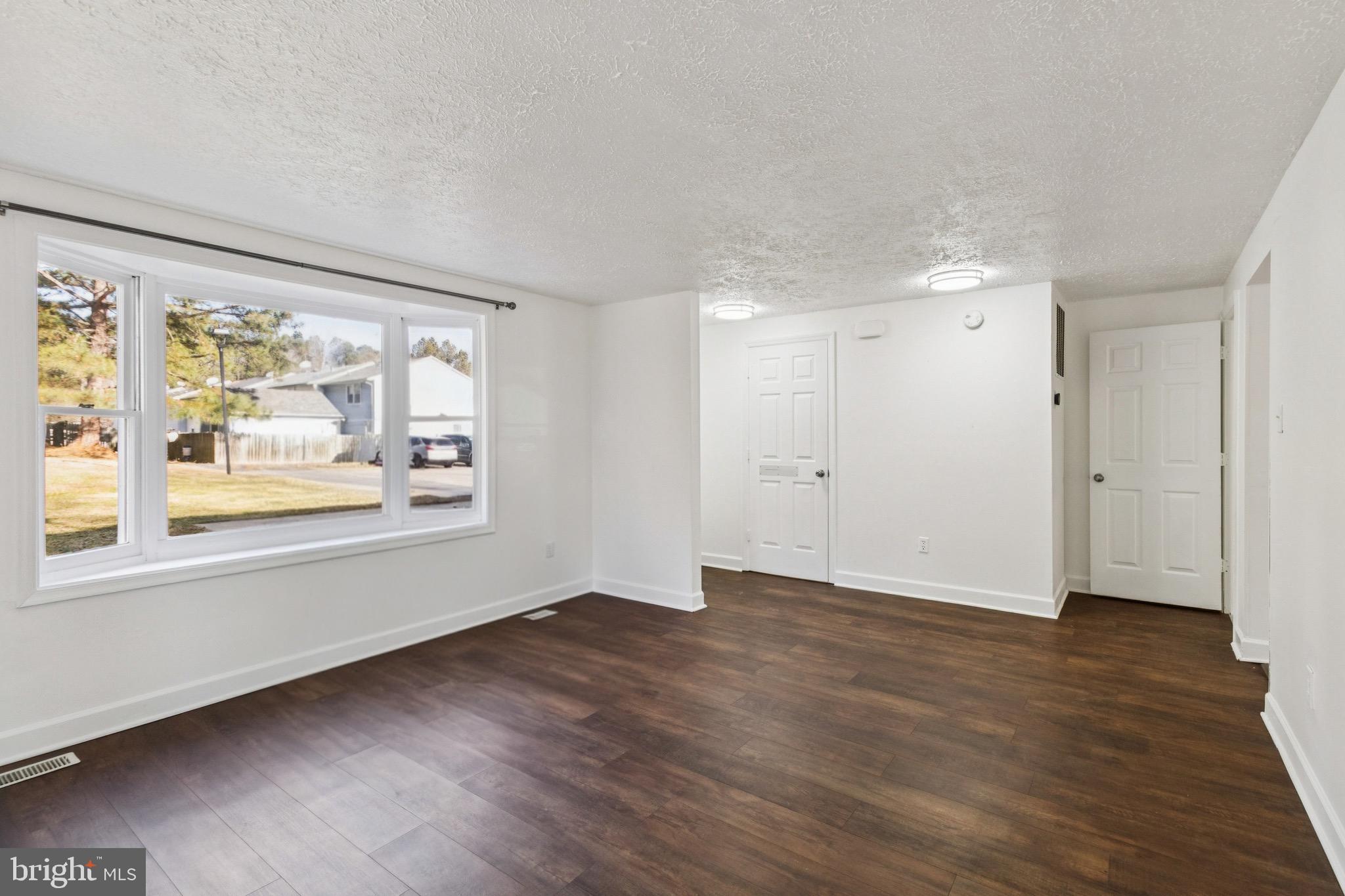 HUNTING QUARTERS - Residential