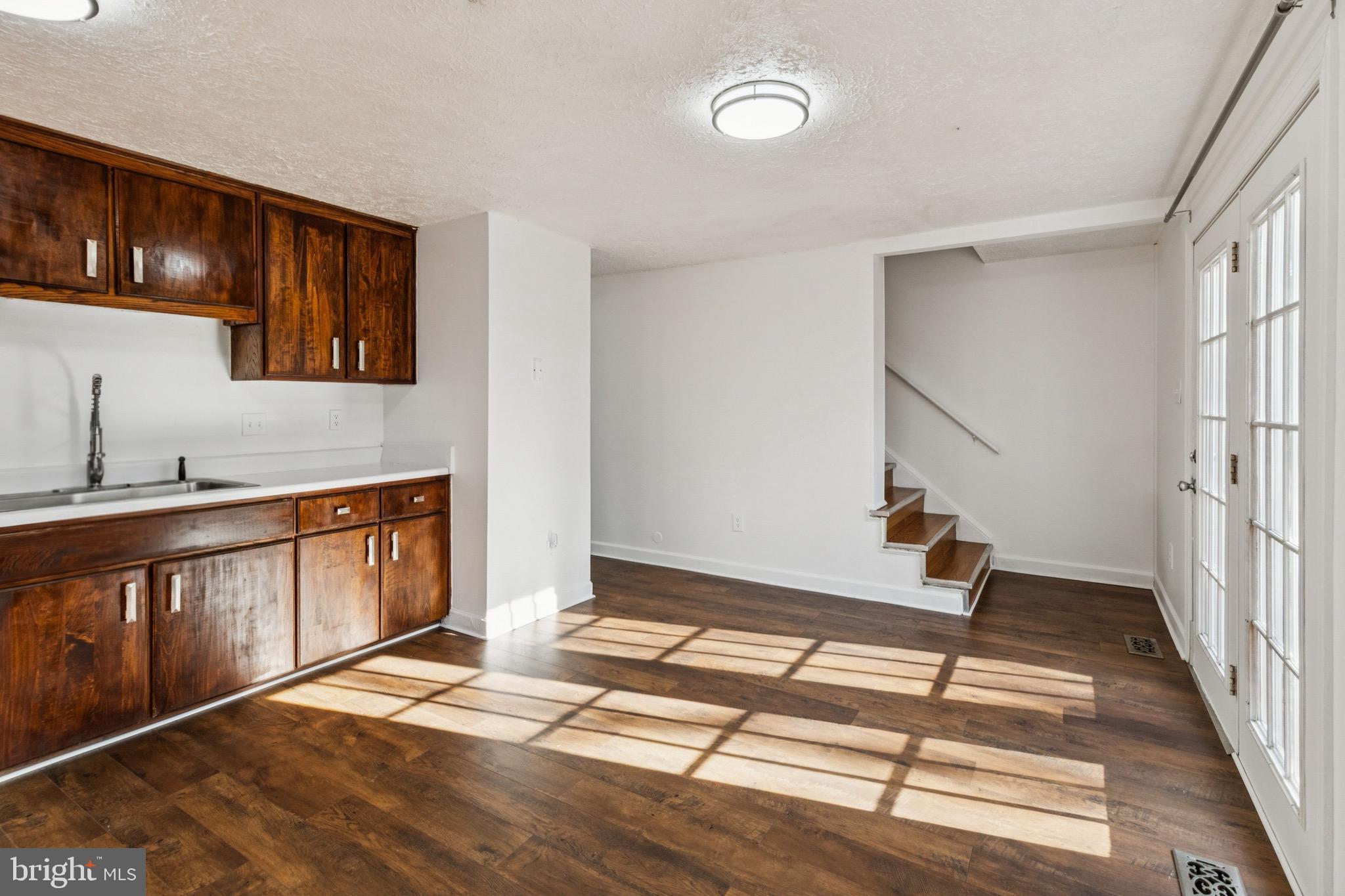 HUNTING QUARTERS - Residential