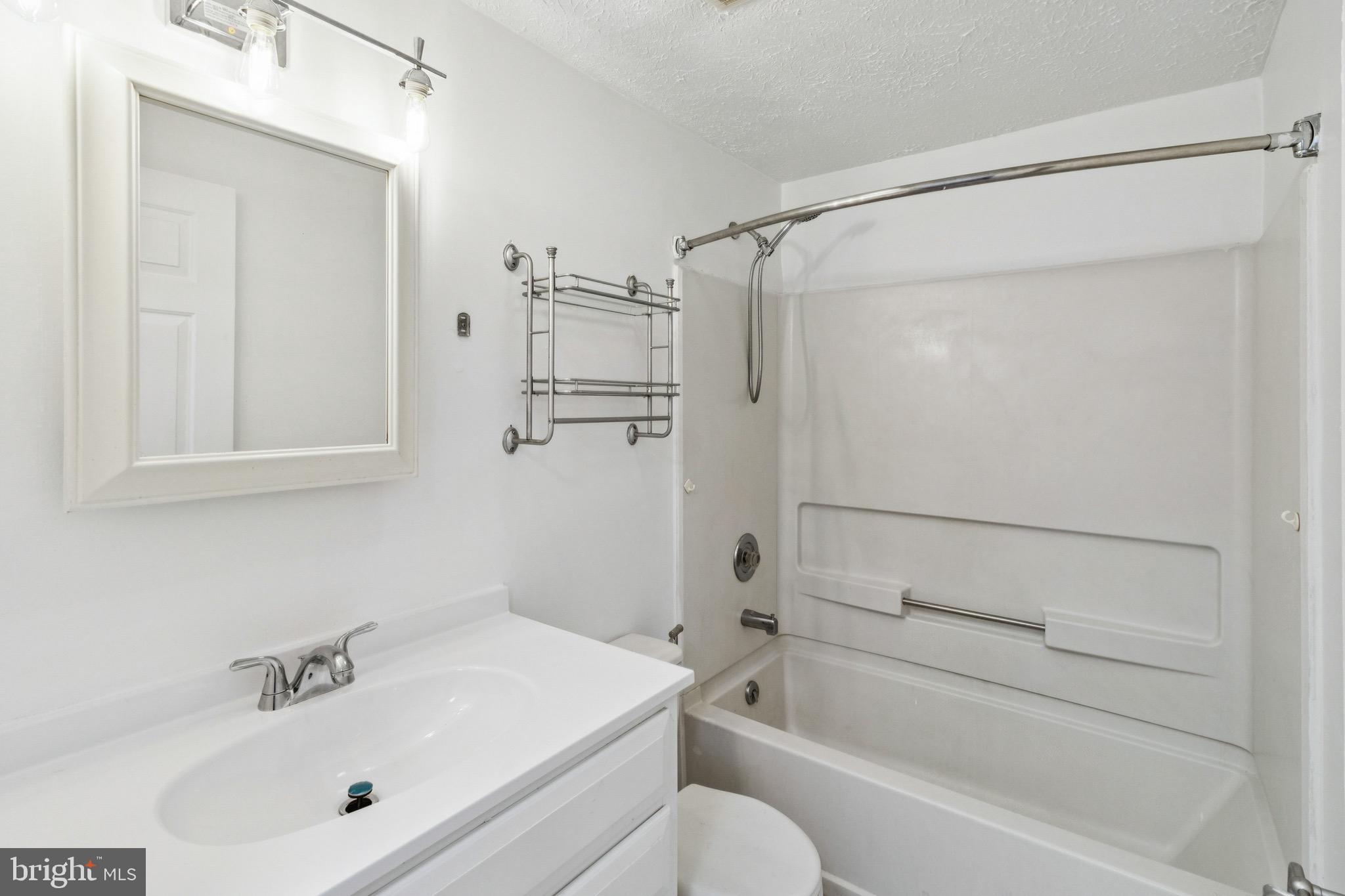 HUNTING QUARTERS - Residential