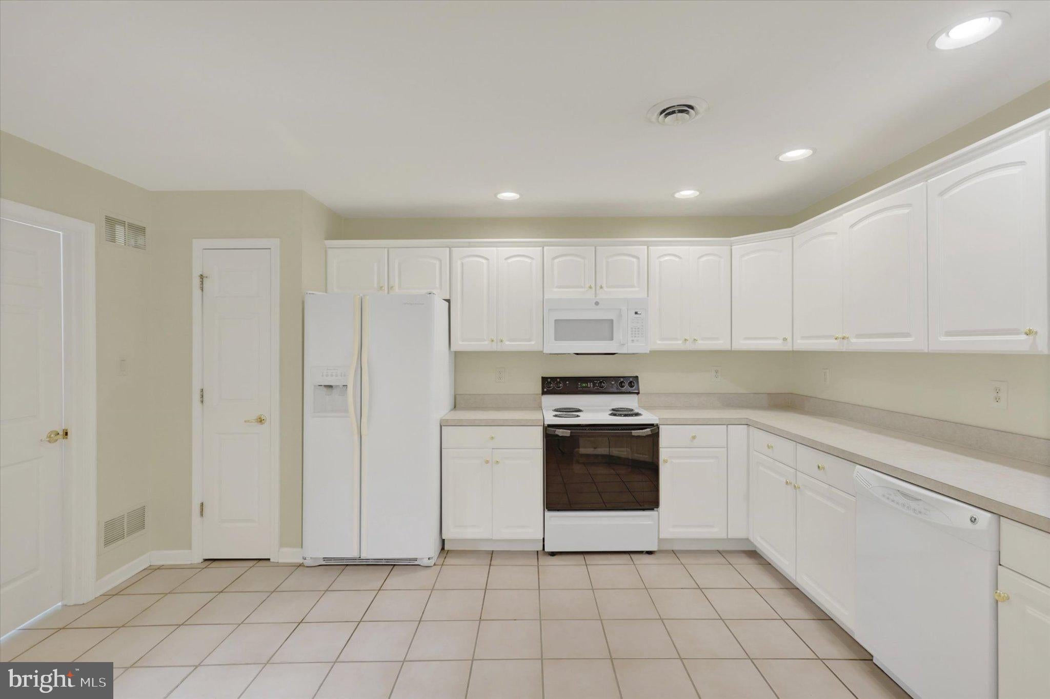 2334 ARONIMINK CIRCLE