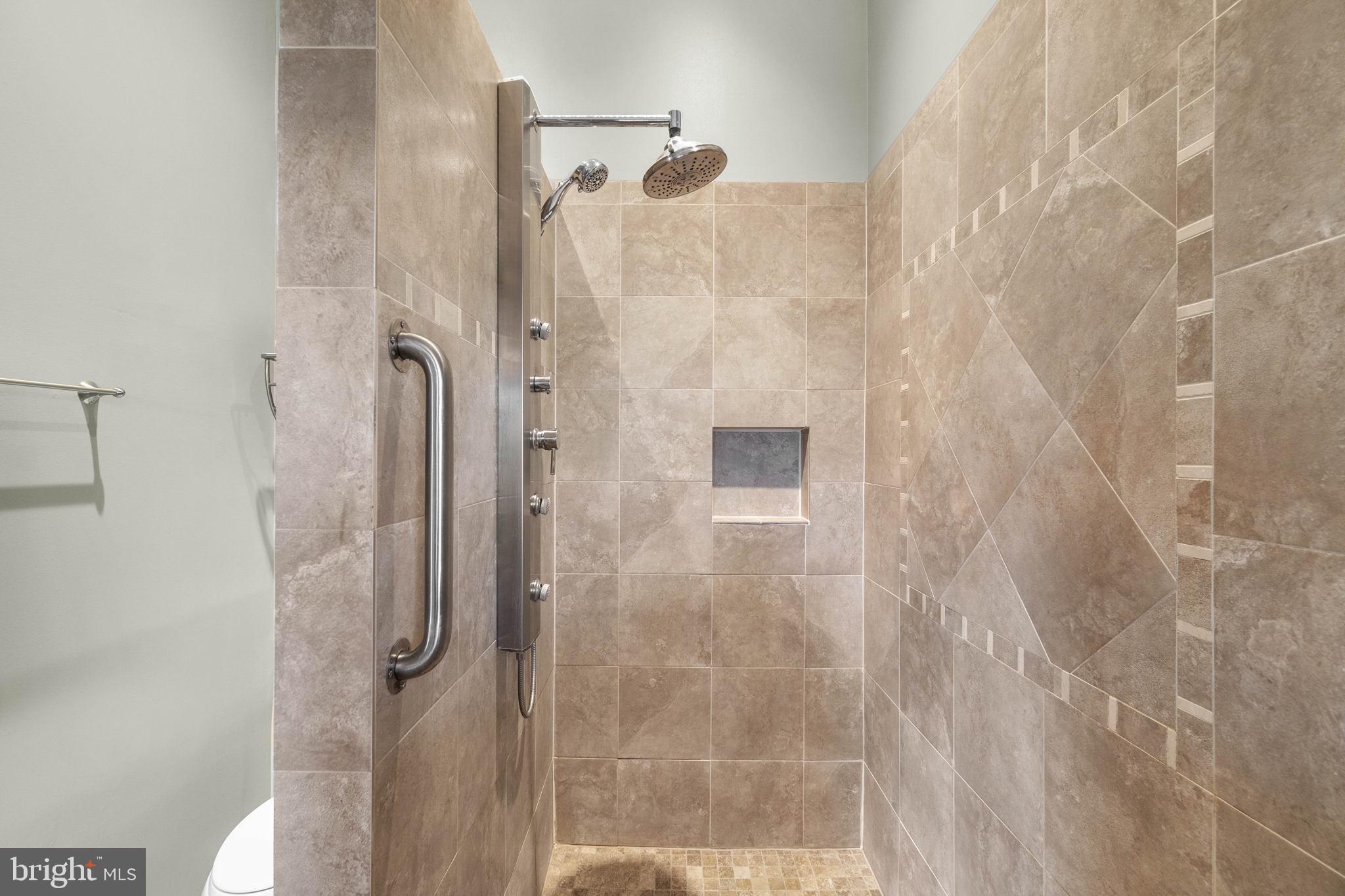 MANOR OAKS - Residential