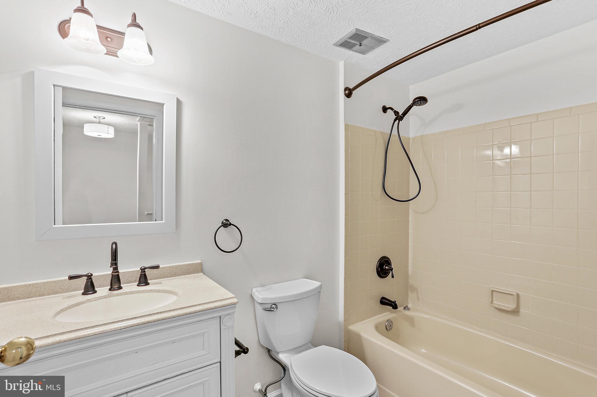 VILLAGE OF HICKORY RIDGE - Residential Lease