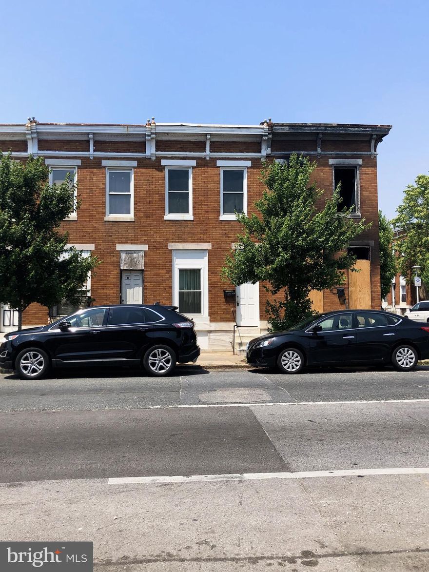 GREAT INVESTMENT HOME!!  HOME IS BEING SOLD AS IS!!  SELLER JUST INSTALLED A NEW SUMP PUMP AND FRENCH DRAIN IN THE BASEMENT.  NEW WINDOWS THROWOUT THE HOME!!  SCHEDULE YOIR SHOWINGS TODAY