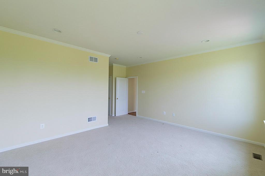 THE LAKES AT MARTINSBURG - Residential Lease