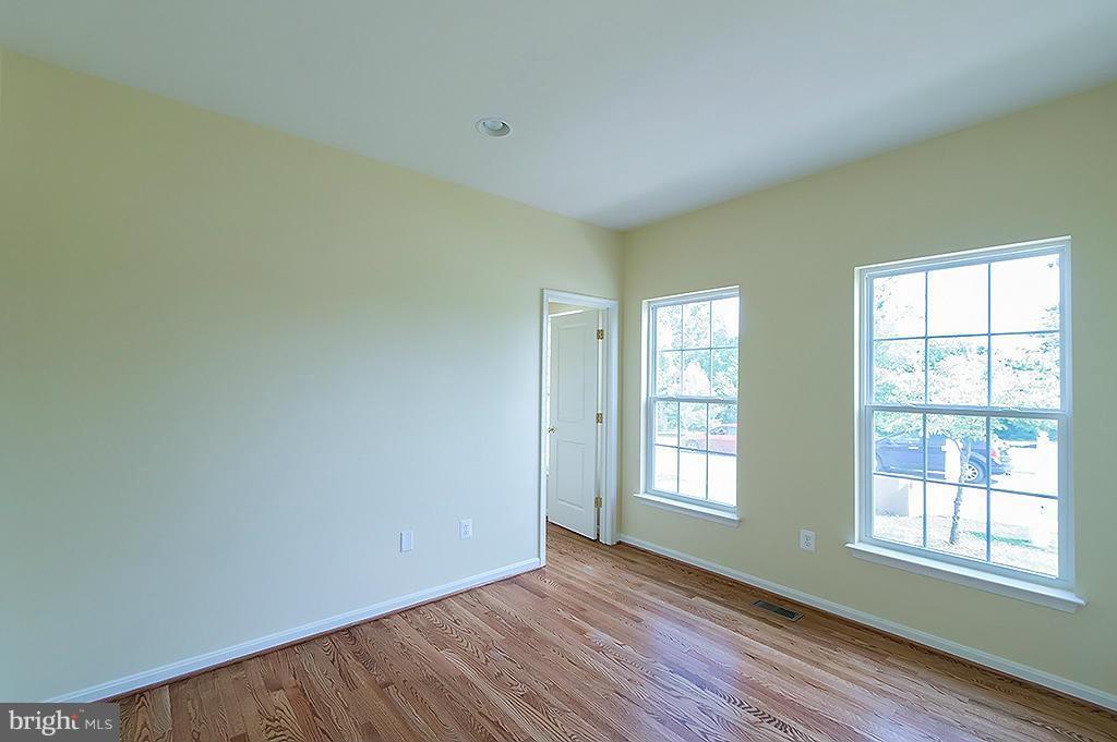 THE LAKES AT MARTINSBURG - Residential Lease