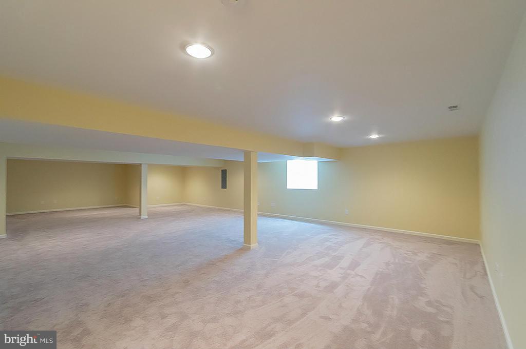 THE LAKES AT MARTINSBURG - Residential Lease