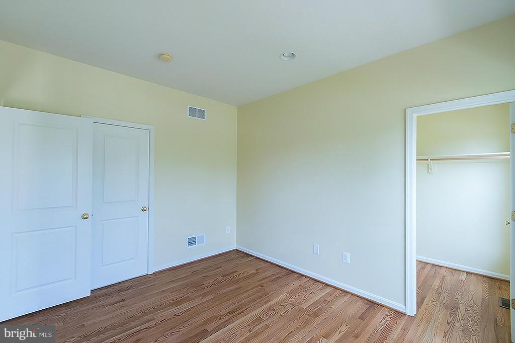 THE LAKES AT MARTINSBURG - Residential Lease