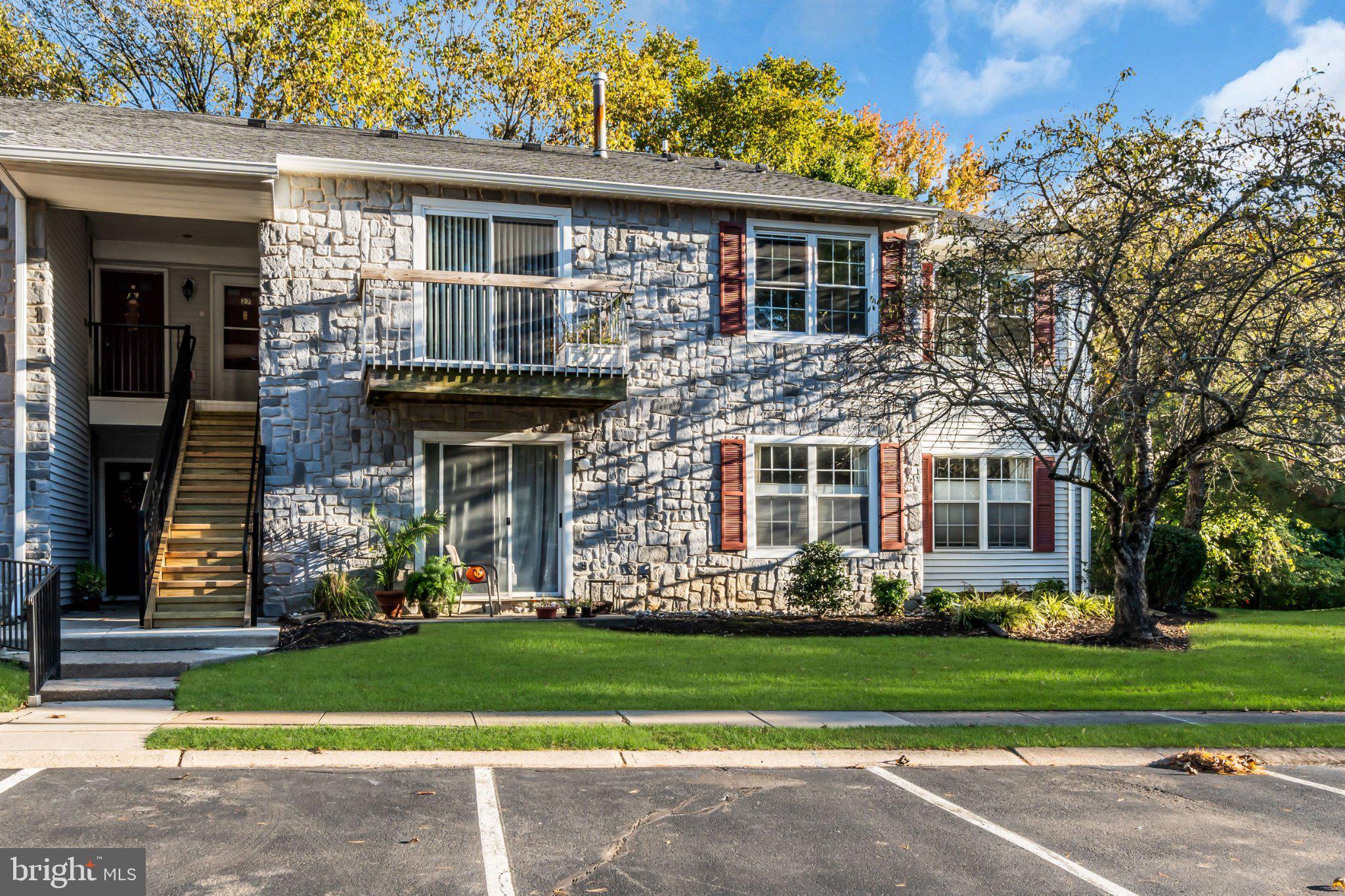 28 AZALEA COURT