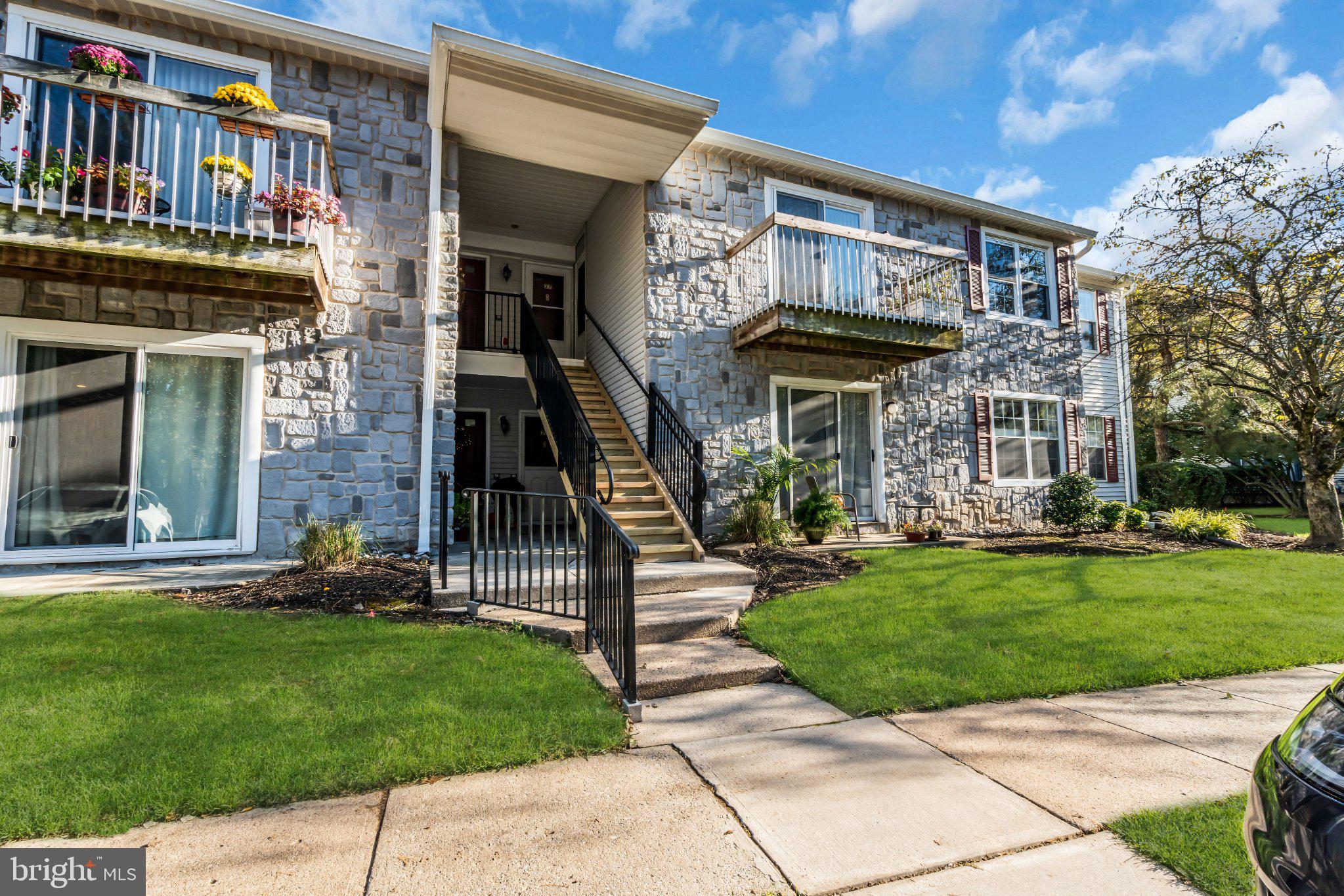 28 AZALEA COURT