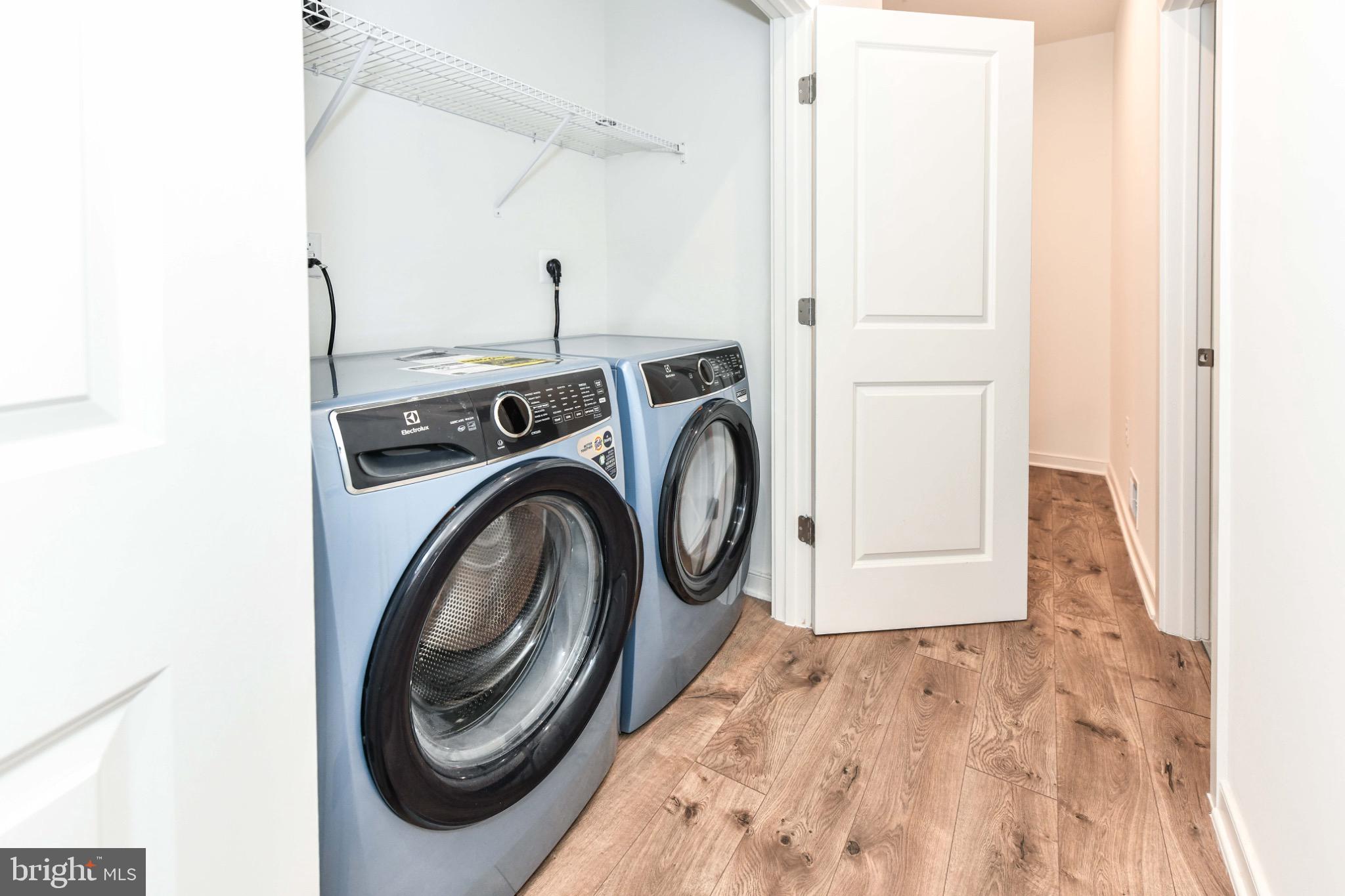 REGAL CHASE - Residential