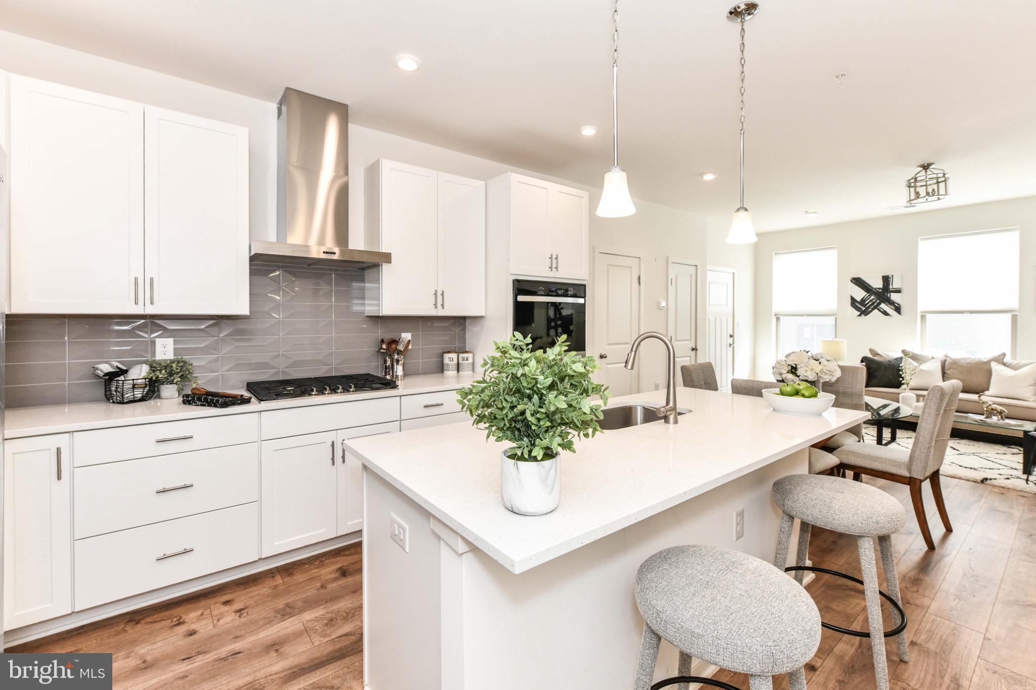 REGAL CHASE - Residential