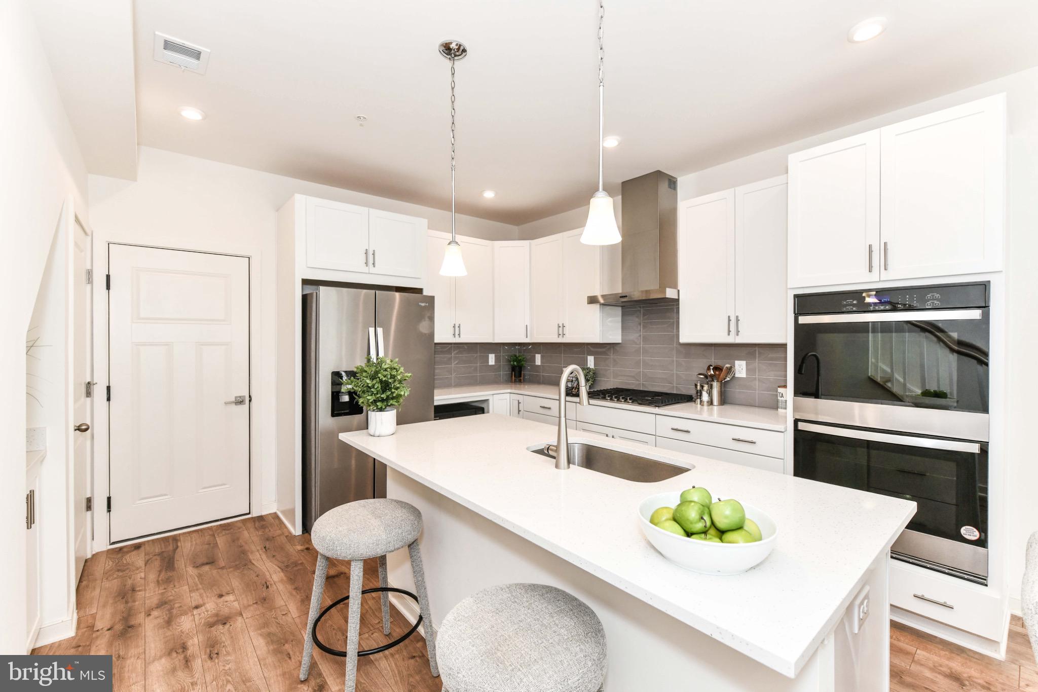 REGAL CHASE - Residential