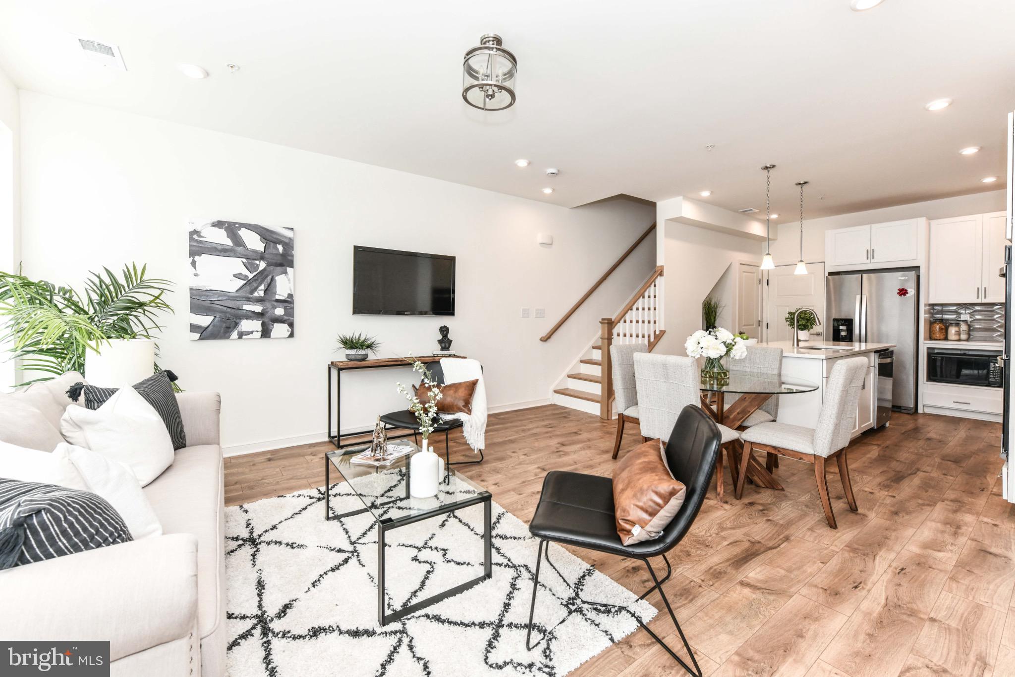 REGAL CHASE - Residential