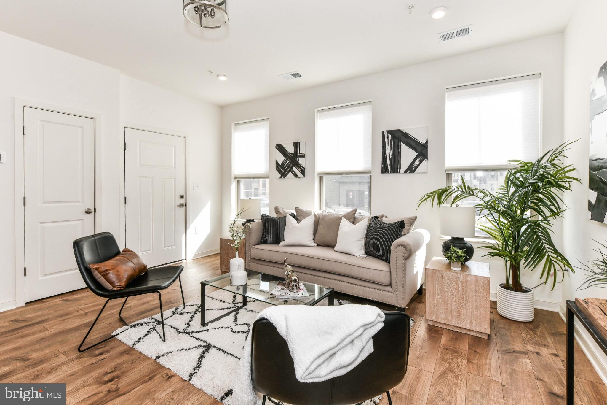 REGAL CHASE - Residential