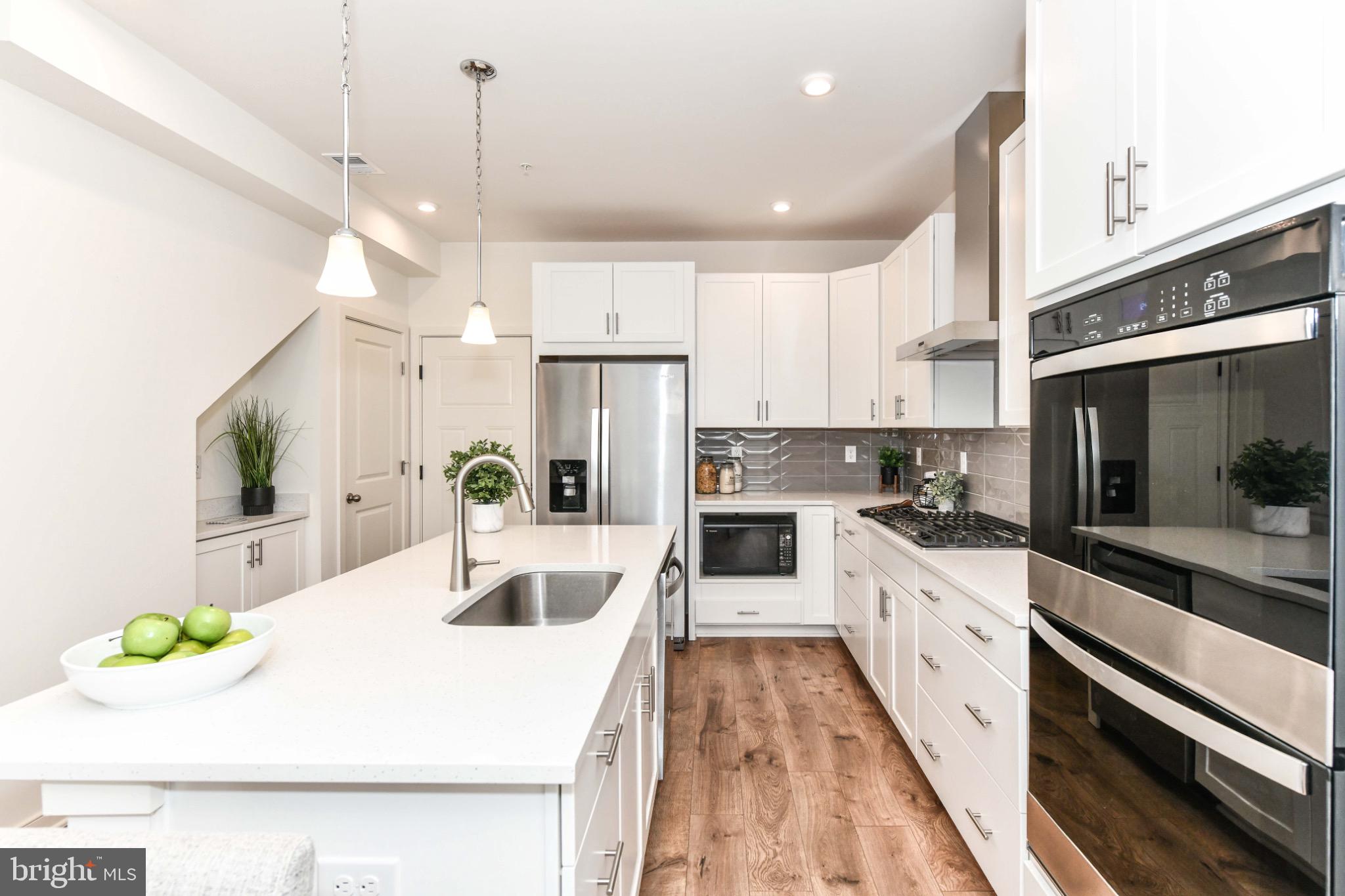 REGAL CHASE - Residential