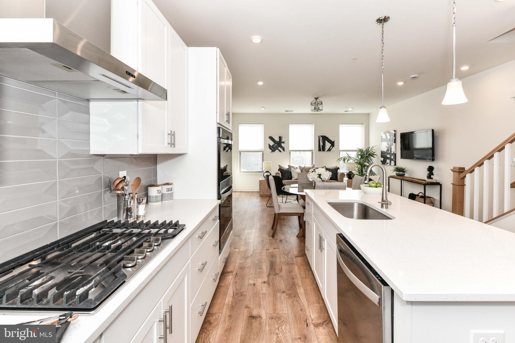 REGAL CHASE - Residential