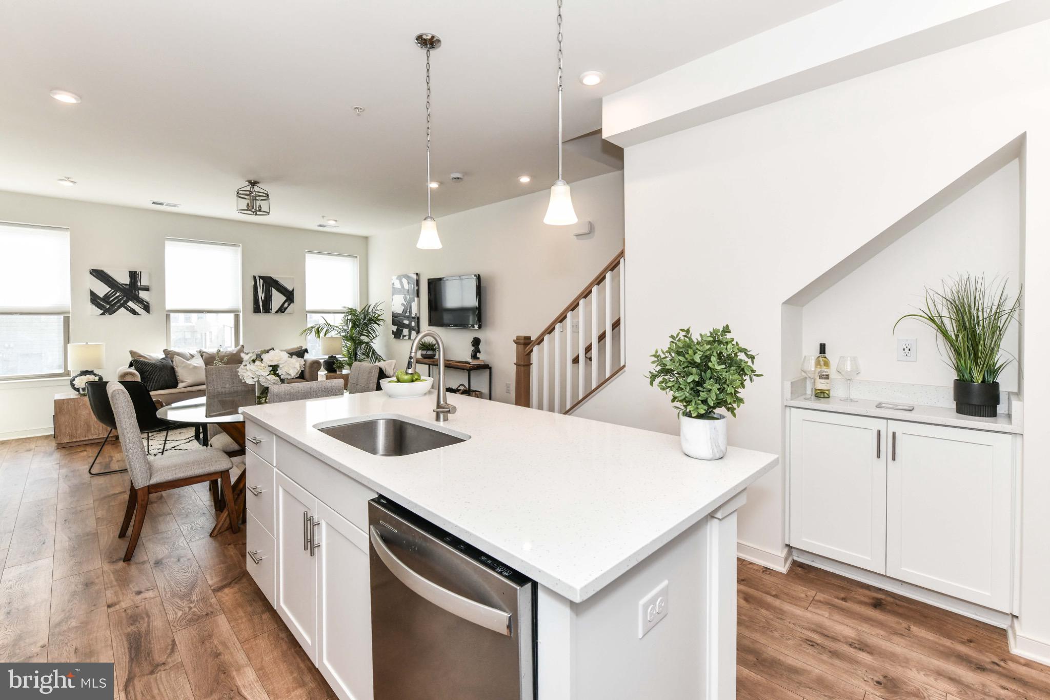 REGAL CHASE - Residential