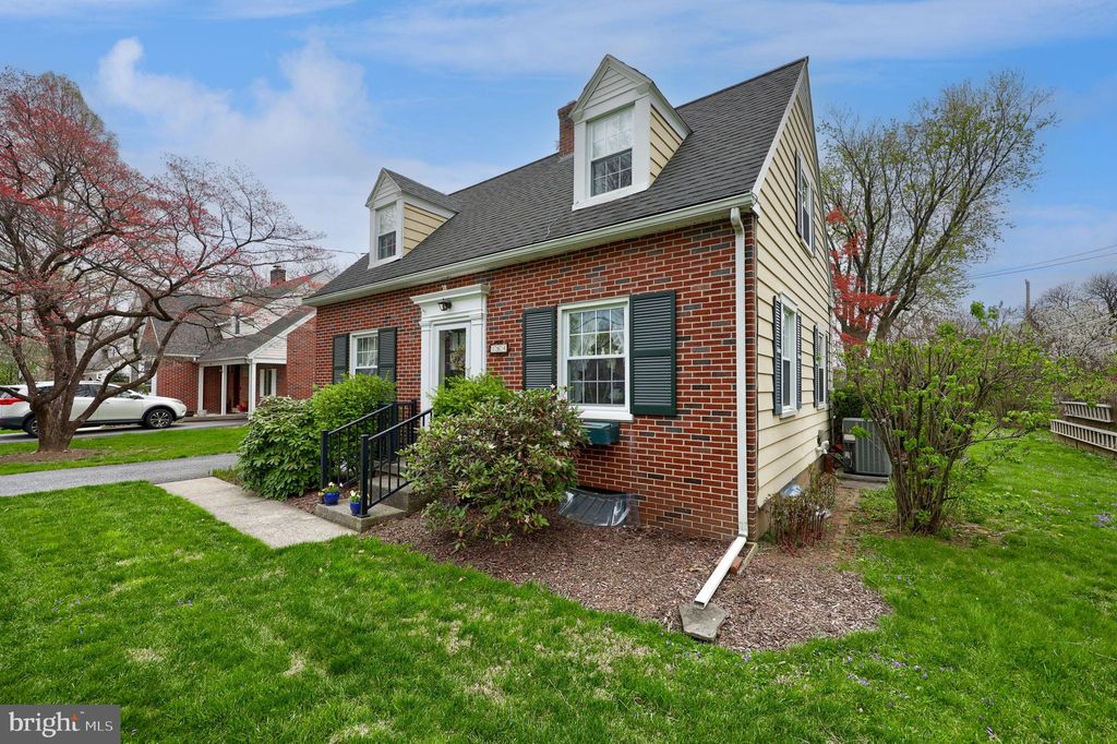 Photo of 164 E Roseville Road, LANCASTER, PA 17601 (MLS # PALA2086306)