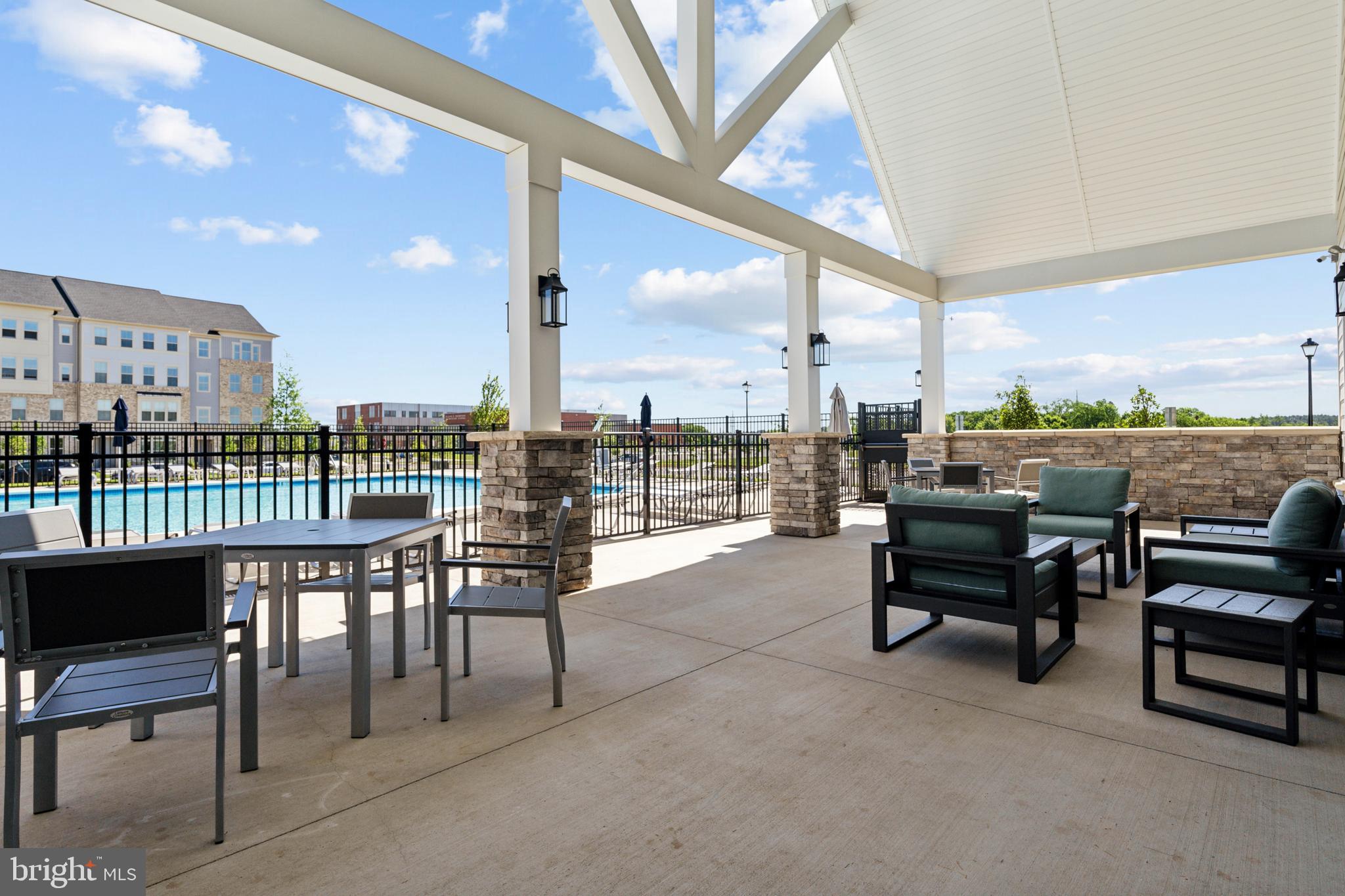 ARCOLA TOWN CENTER - Residential