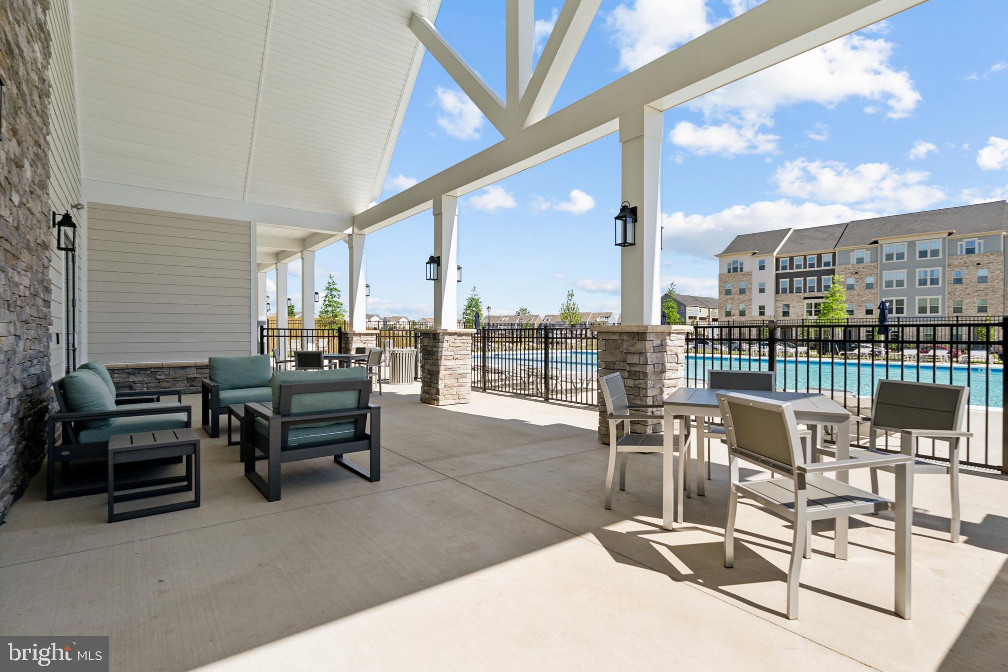 ARCOLA TOWN CENTER - Residential