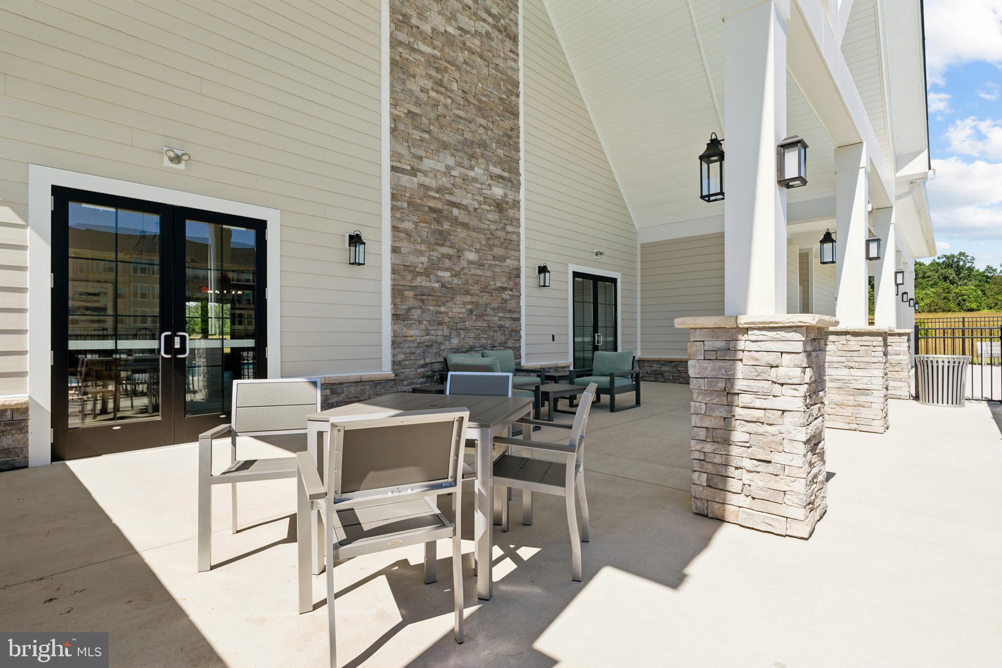 ARCOLA TOWN CENTER - Residential