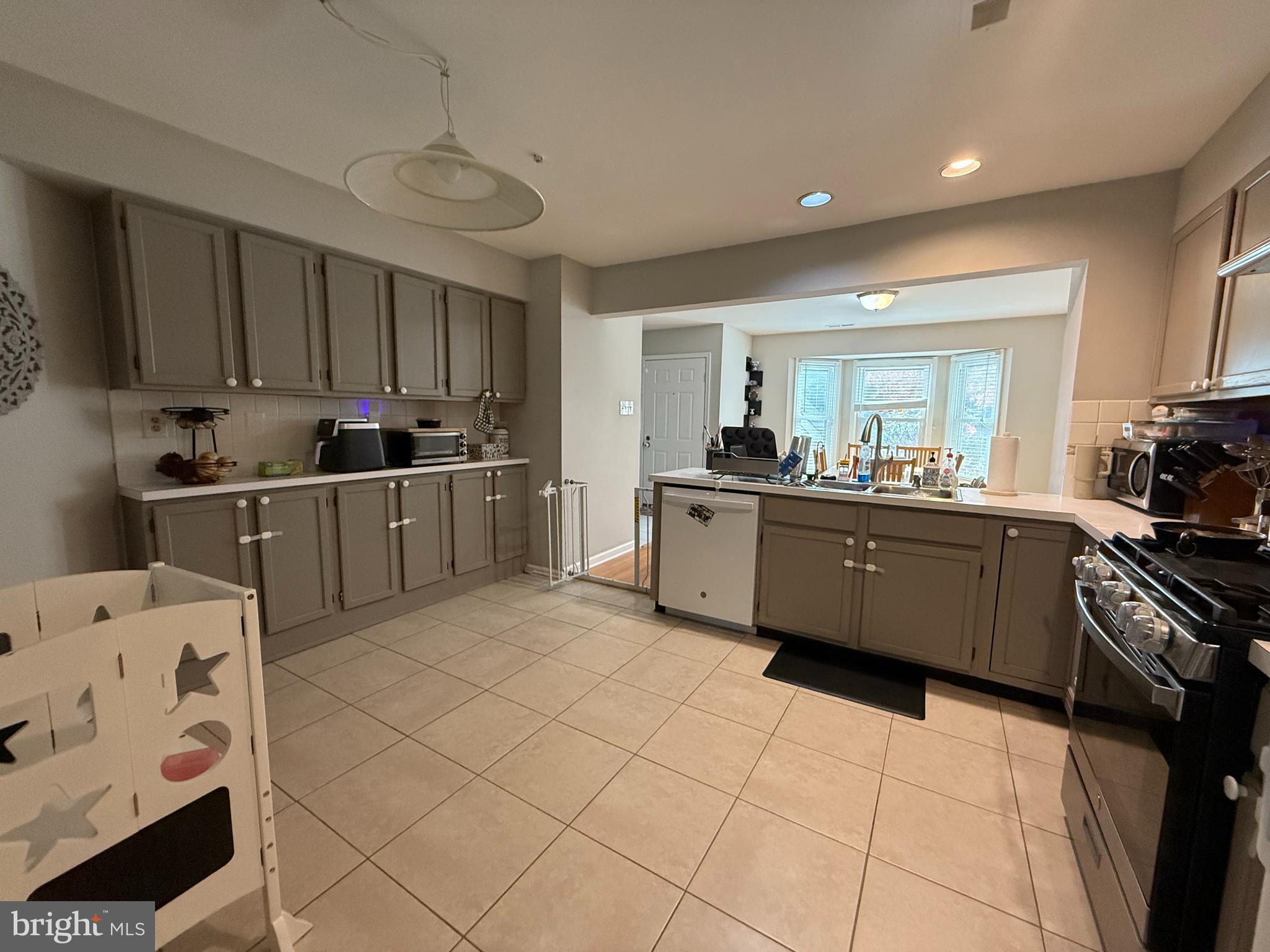 NEWTOWN GATE - Residential Lease