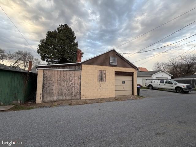 2805-2807 BANKS