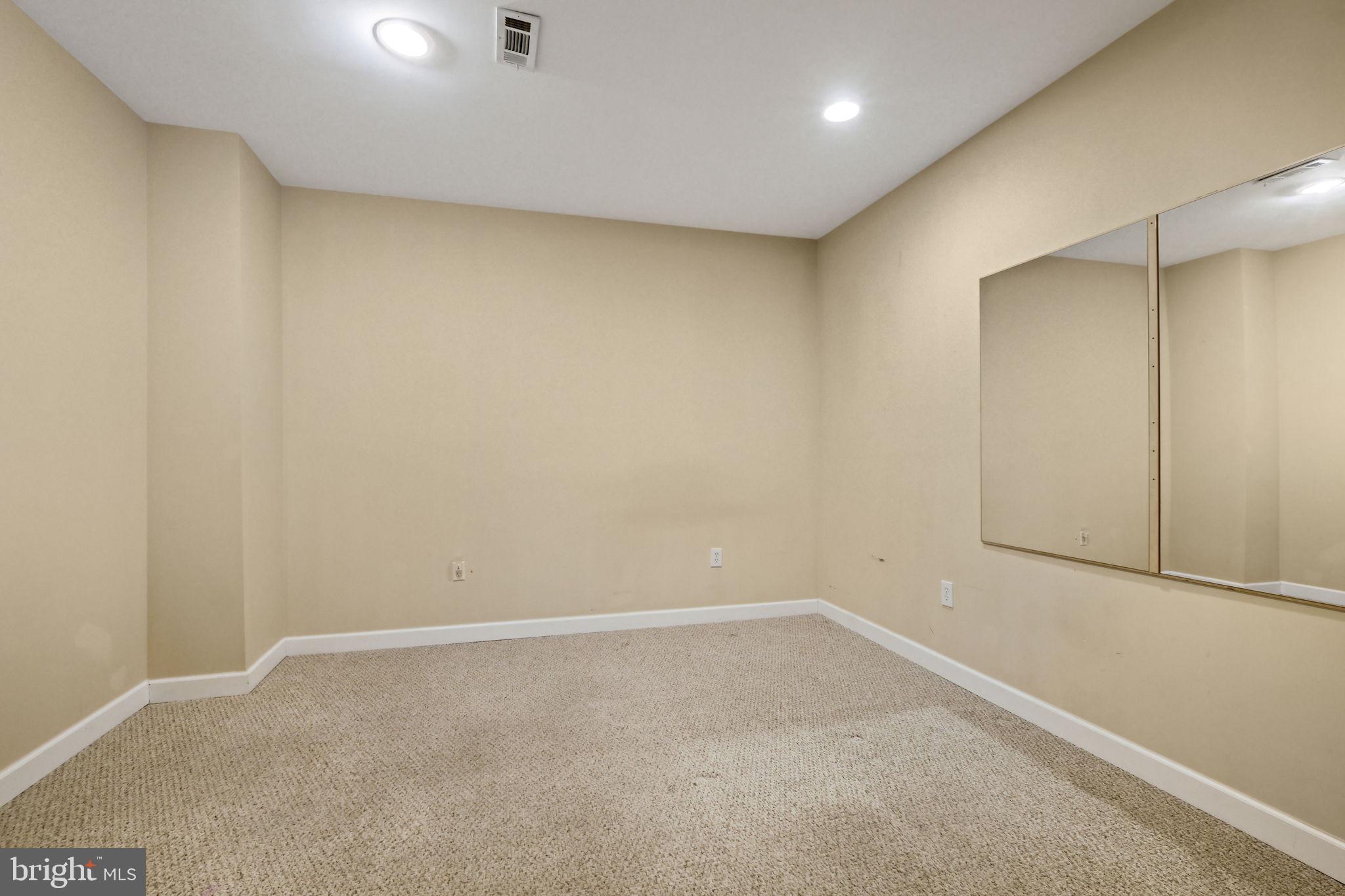 GLEN MILL KNOLLS - Residential