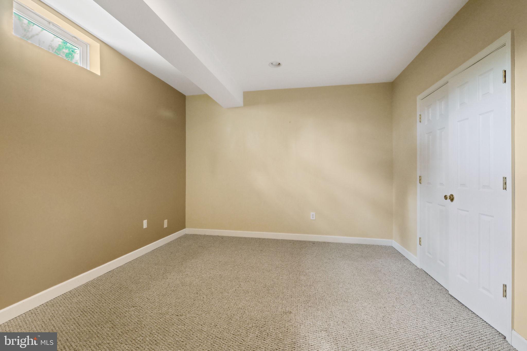 GLEN MILL KNOLLS - Residential