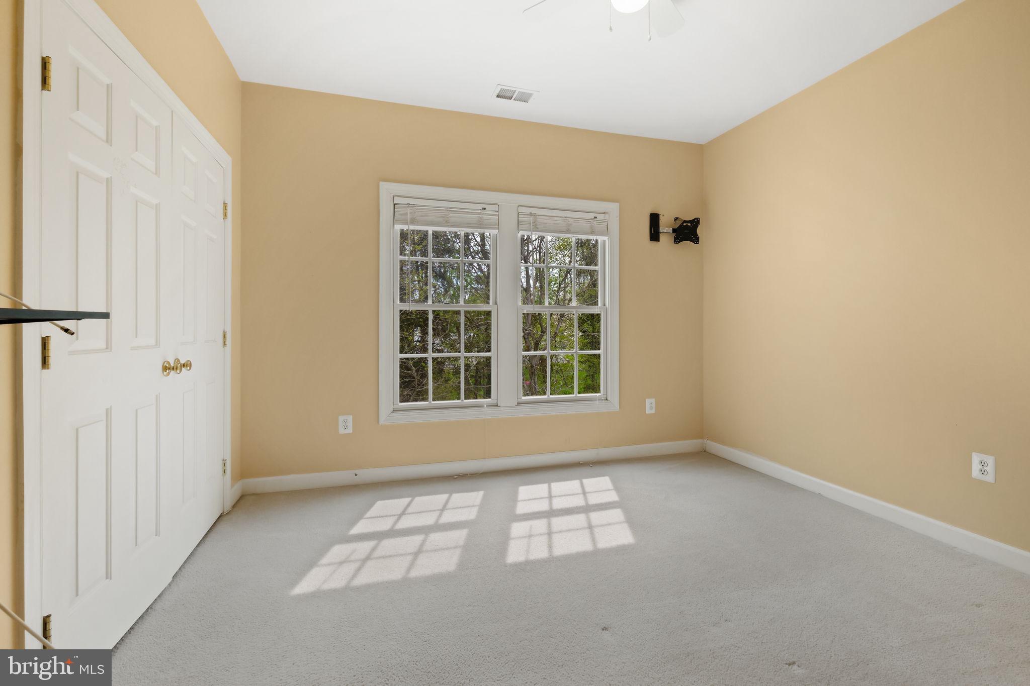 GLEN MILL KNOLLS - Residential