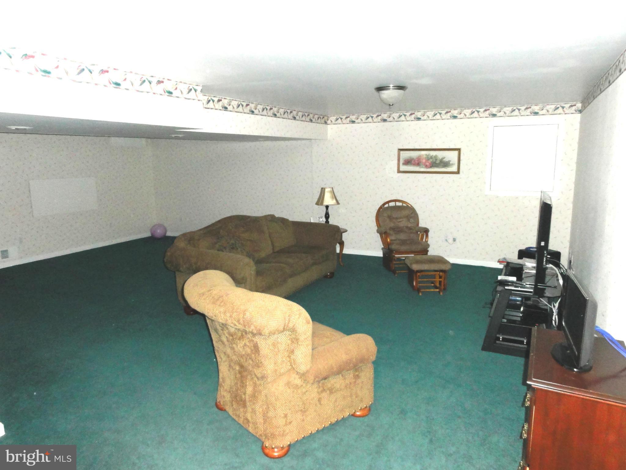 WINDY KNOLLS - Residential