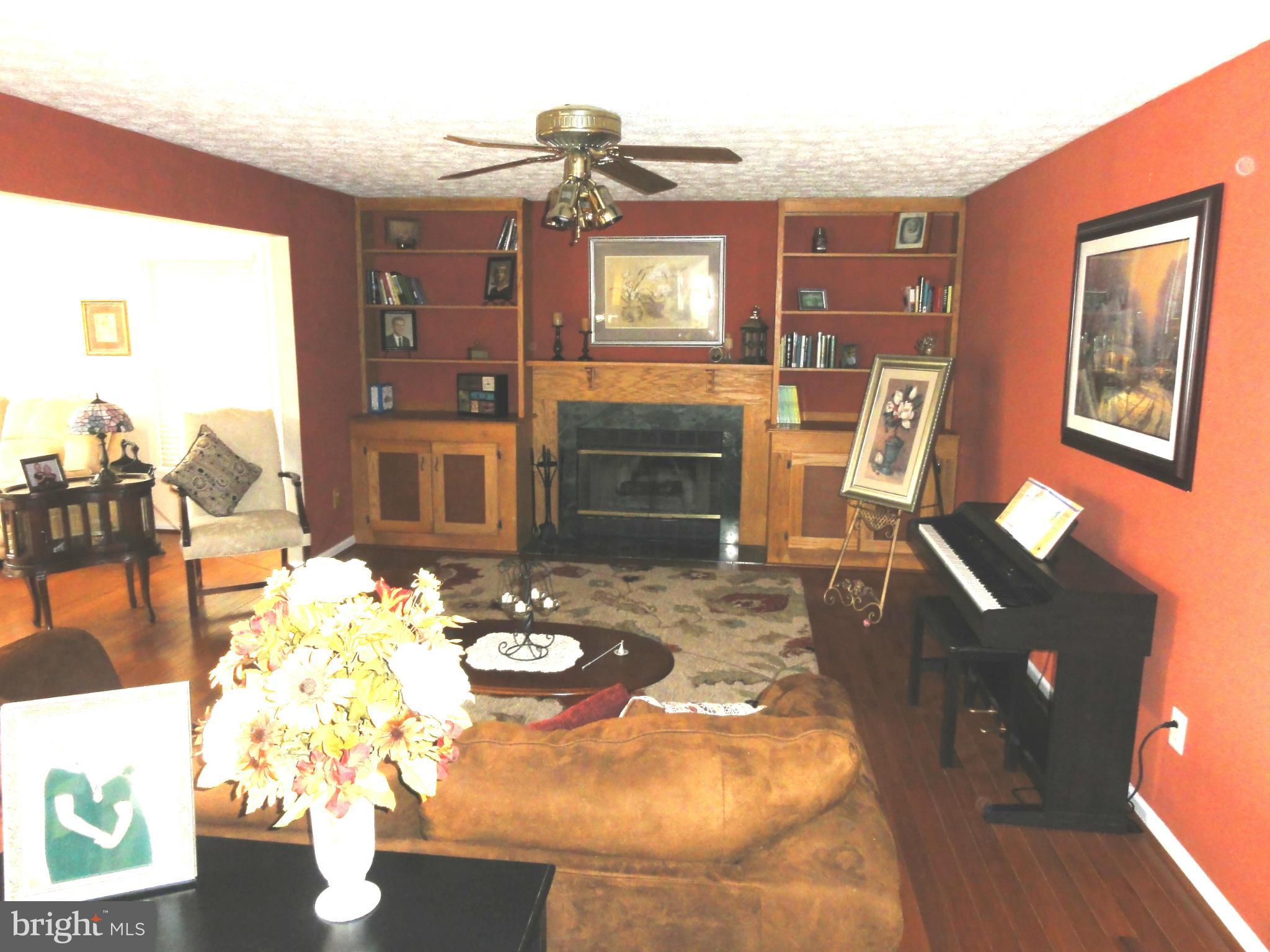 WINDY KNOLLS - Residential