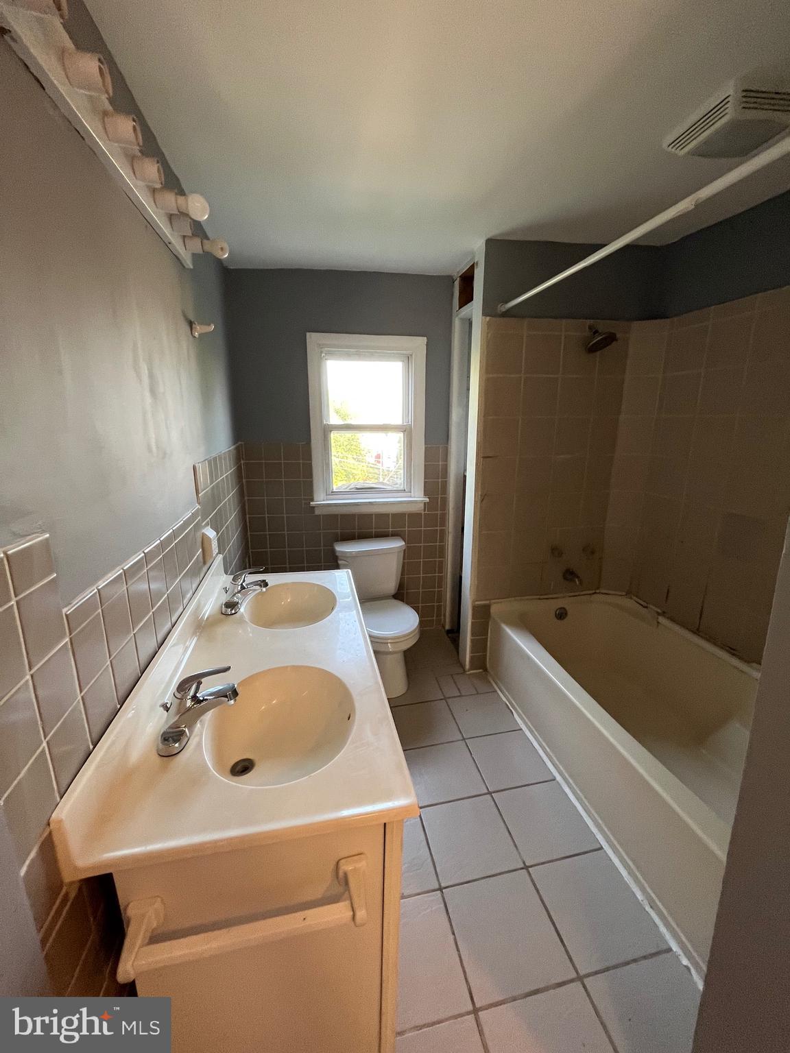 526 S 11TH STREET A
