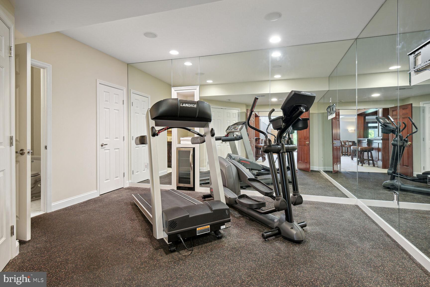 CHEVY CHASE COMMONS - Residential