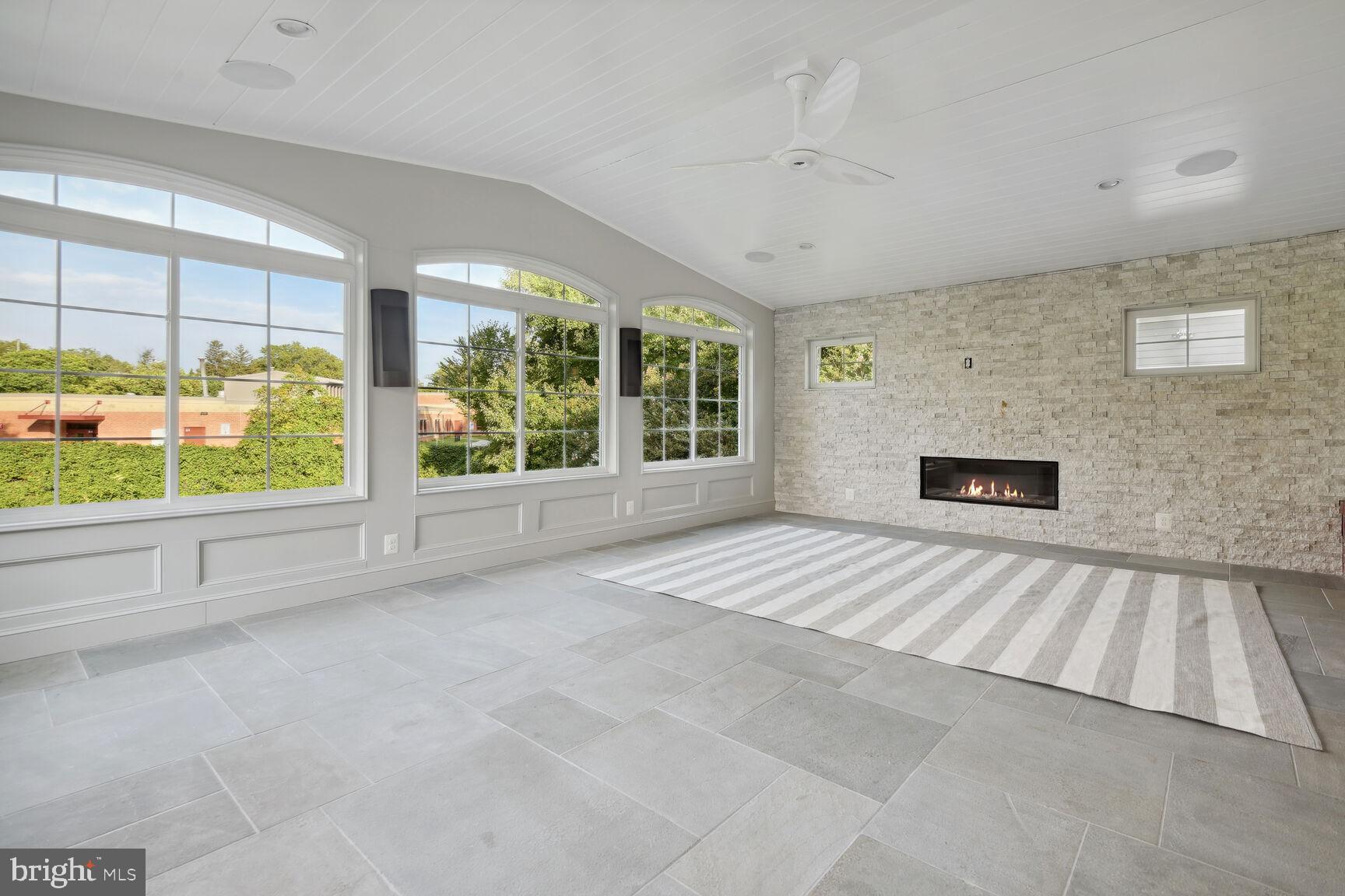 CHEVY CHASE COMMONS - Residential