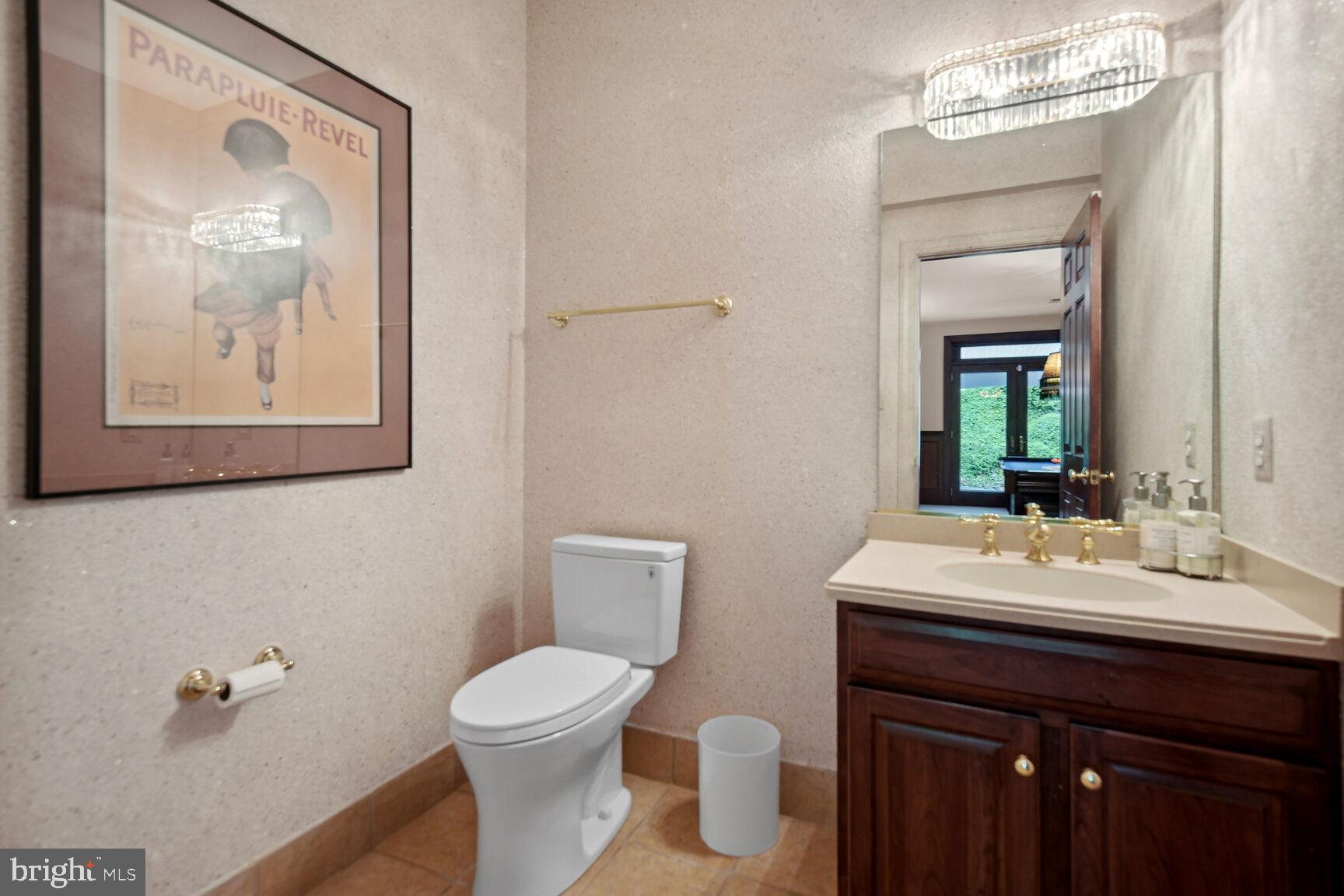 CHEVY CHASE COMMONS - Residential