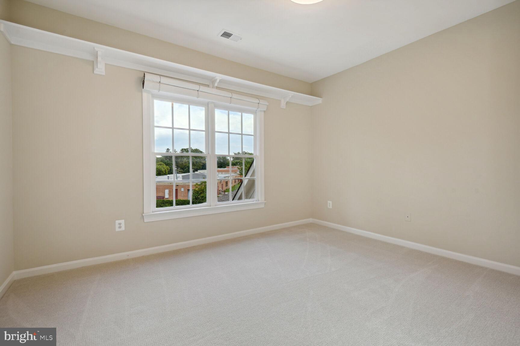 CHEVY CHASE COMMONS - Residential