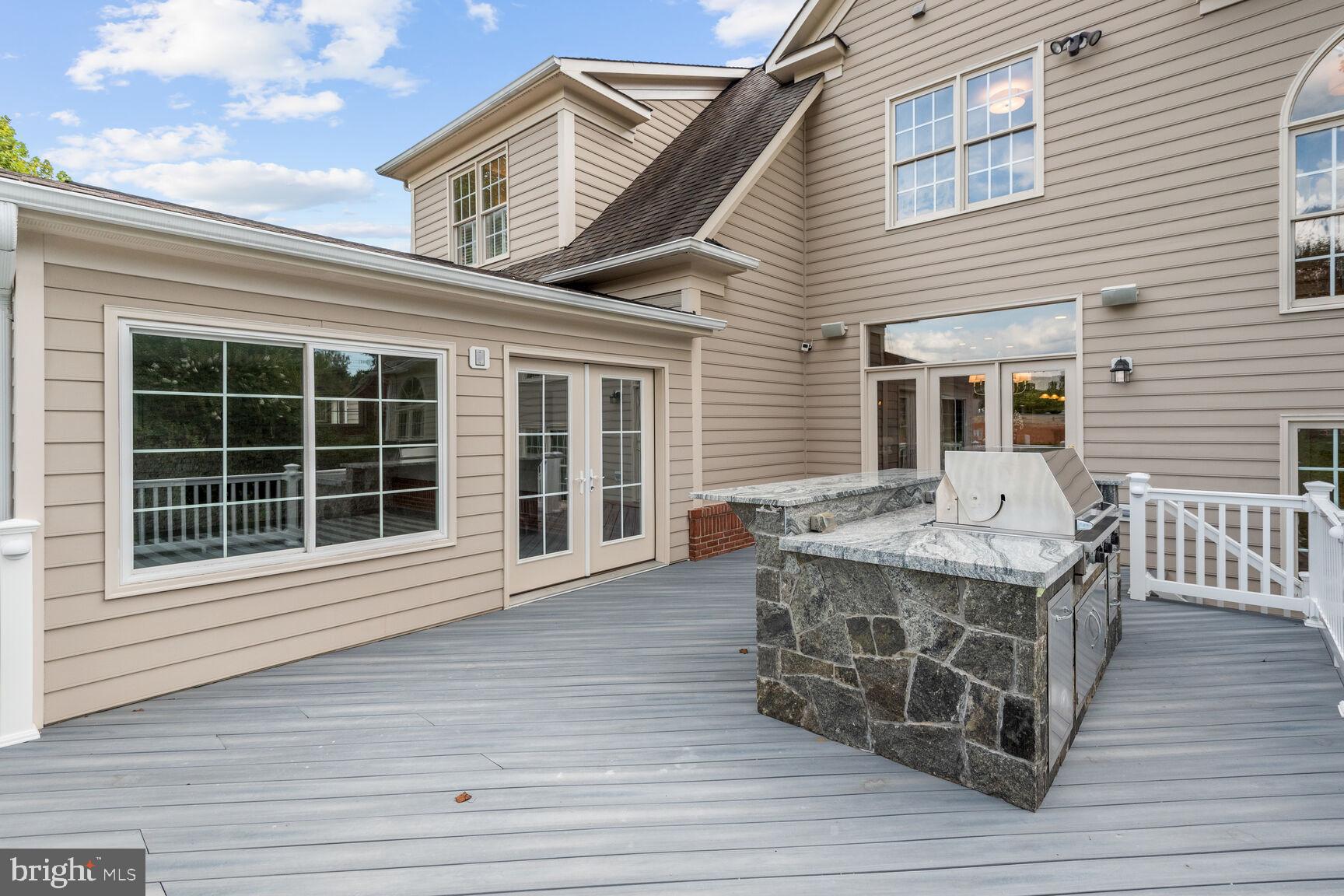 CHEVY CHASE COMMONS - Residential