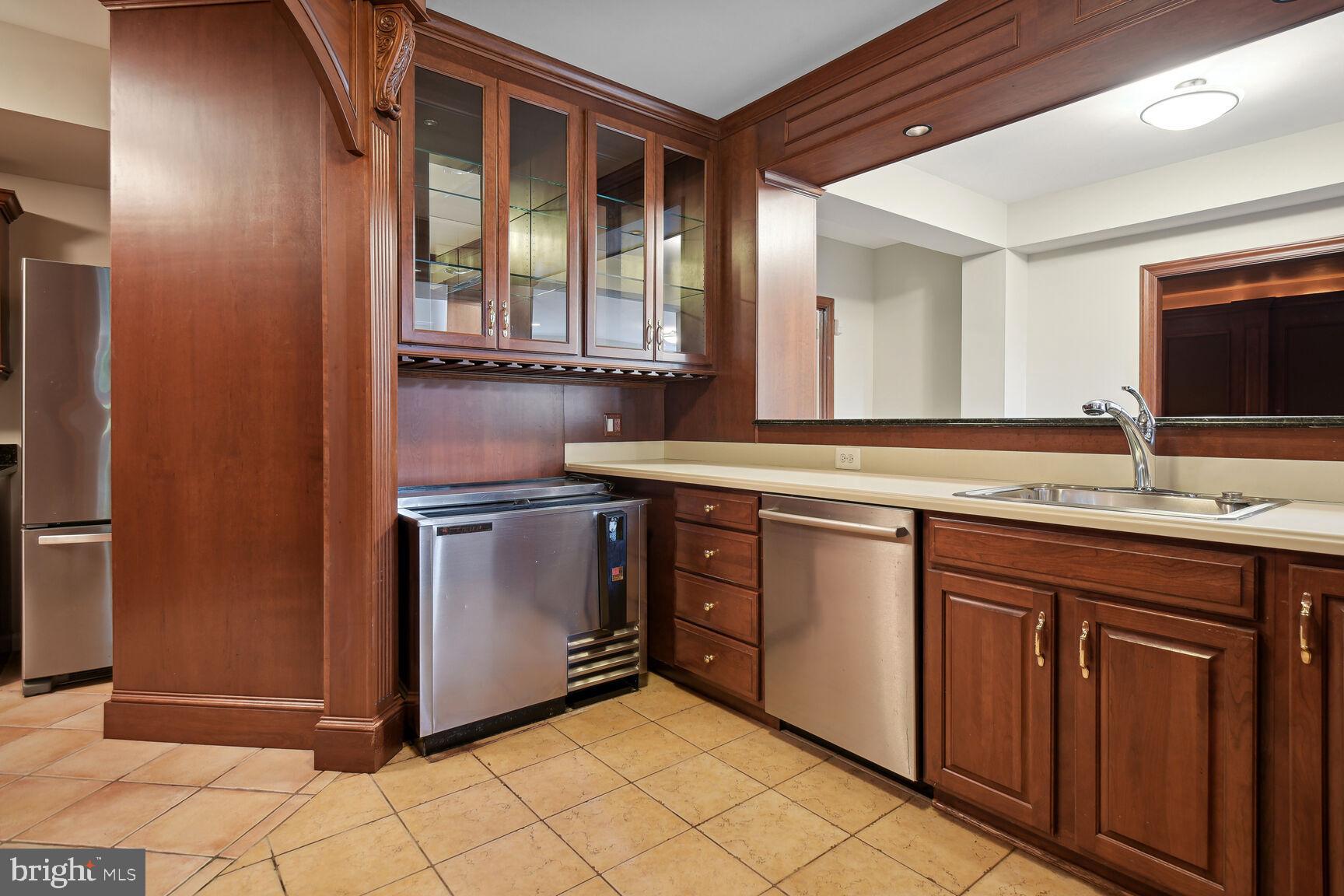 CHEVY CHASE COMMONS - Residential