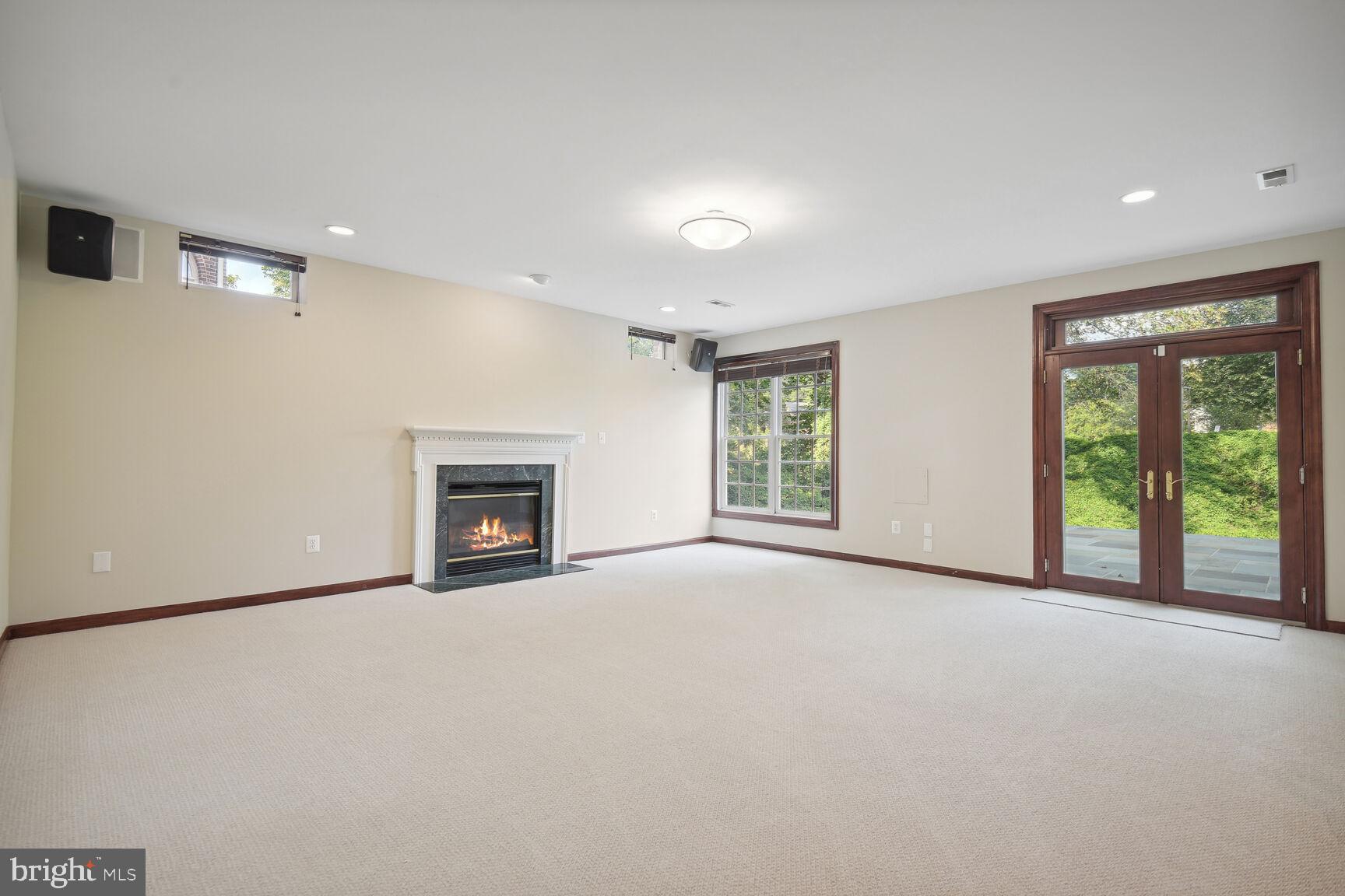 CHEVY CHASE COMMONS - Residential