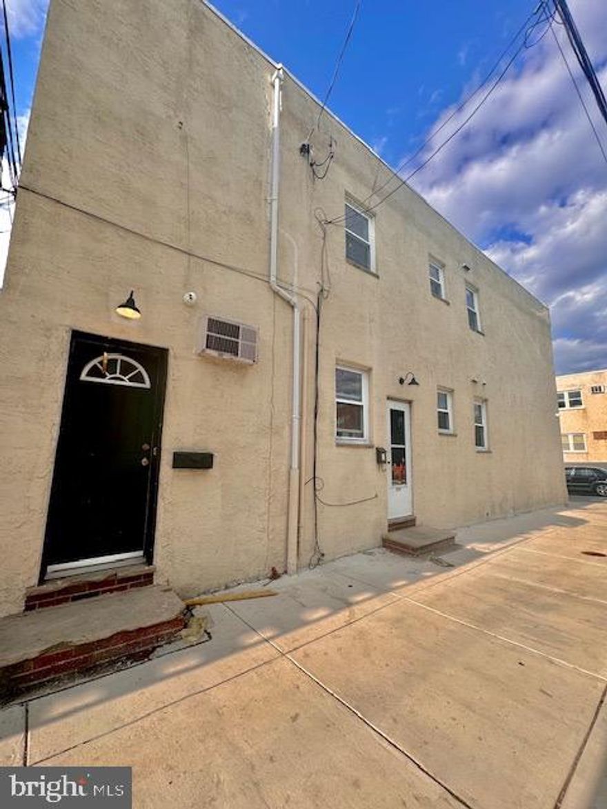 Now available: a bright and comfortable second floor apartment located in the heart of South Philly’s Lower Moyamensing neighborhood. This  spacious 1-bedroom, 1-bath unit offers the convenience of in-unit laundry, and is ideally situated just minutes from the sports stadiums, casino, restaurants, and public transportation. Schedule your showing today !