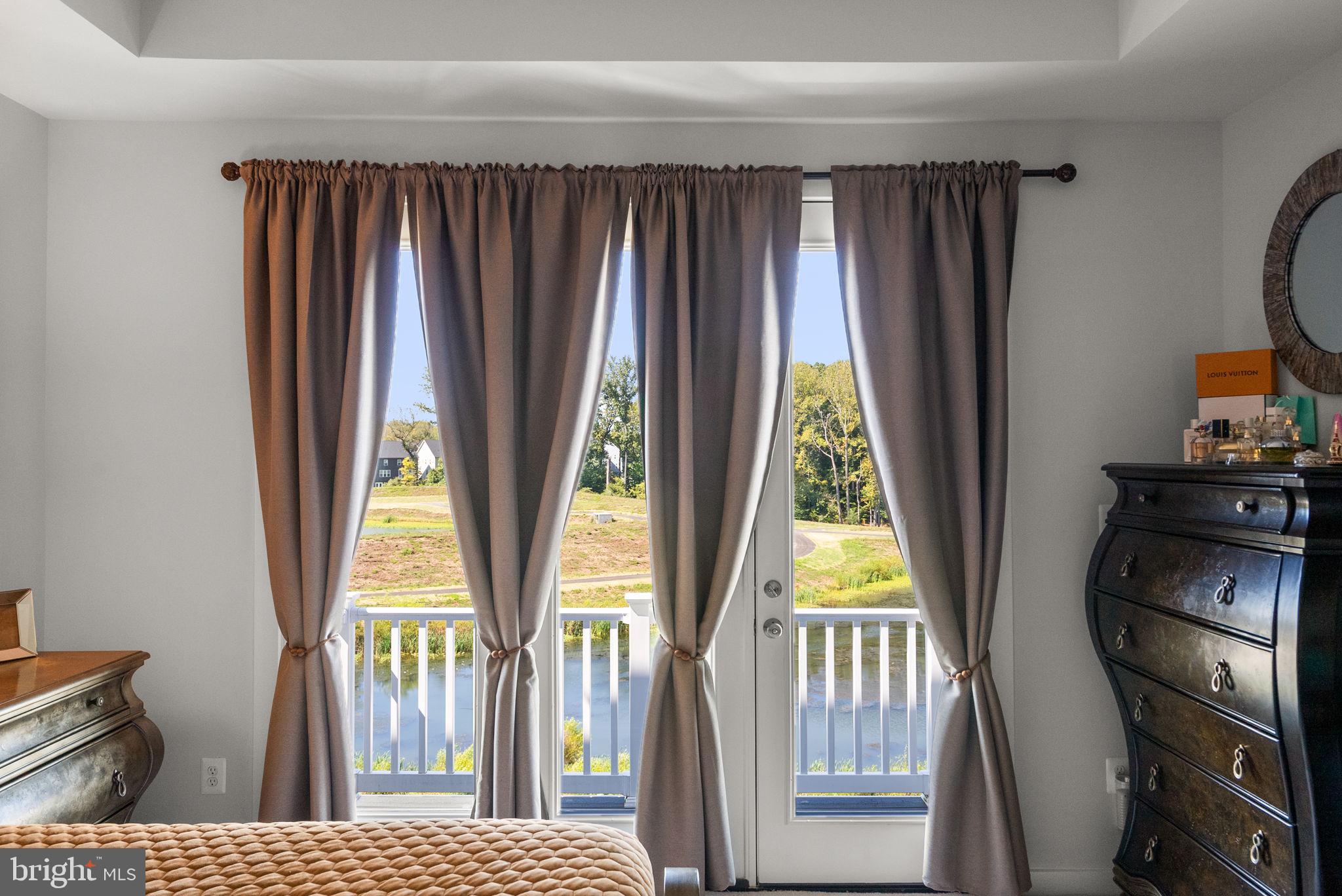 SOUTH LAKE - Residential Lease