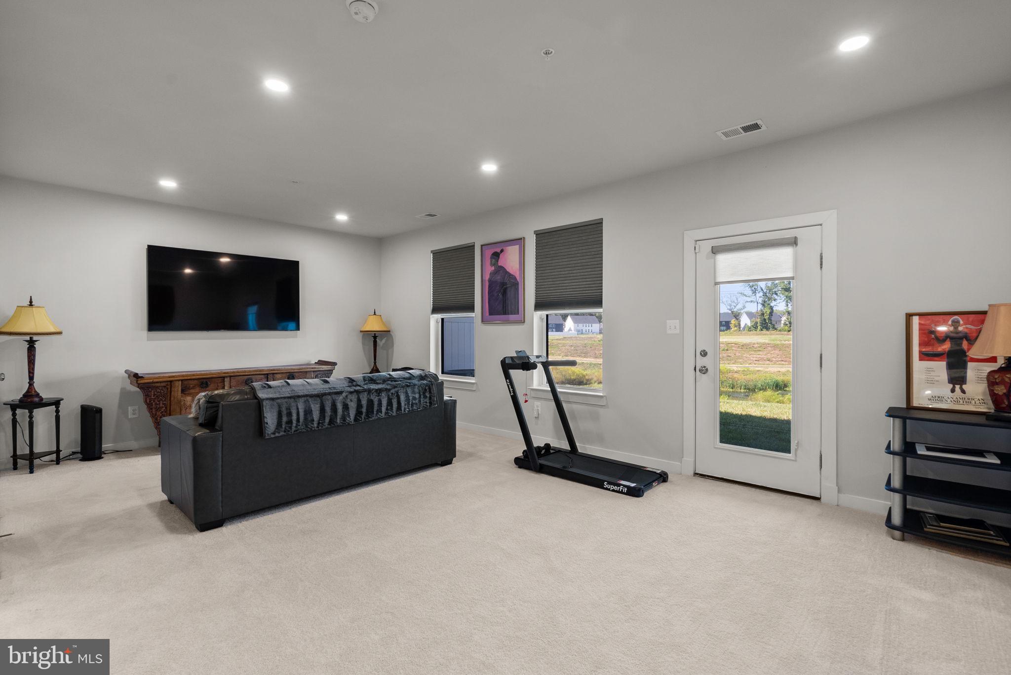 SOUTH LAKE - Residential Lease