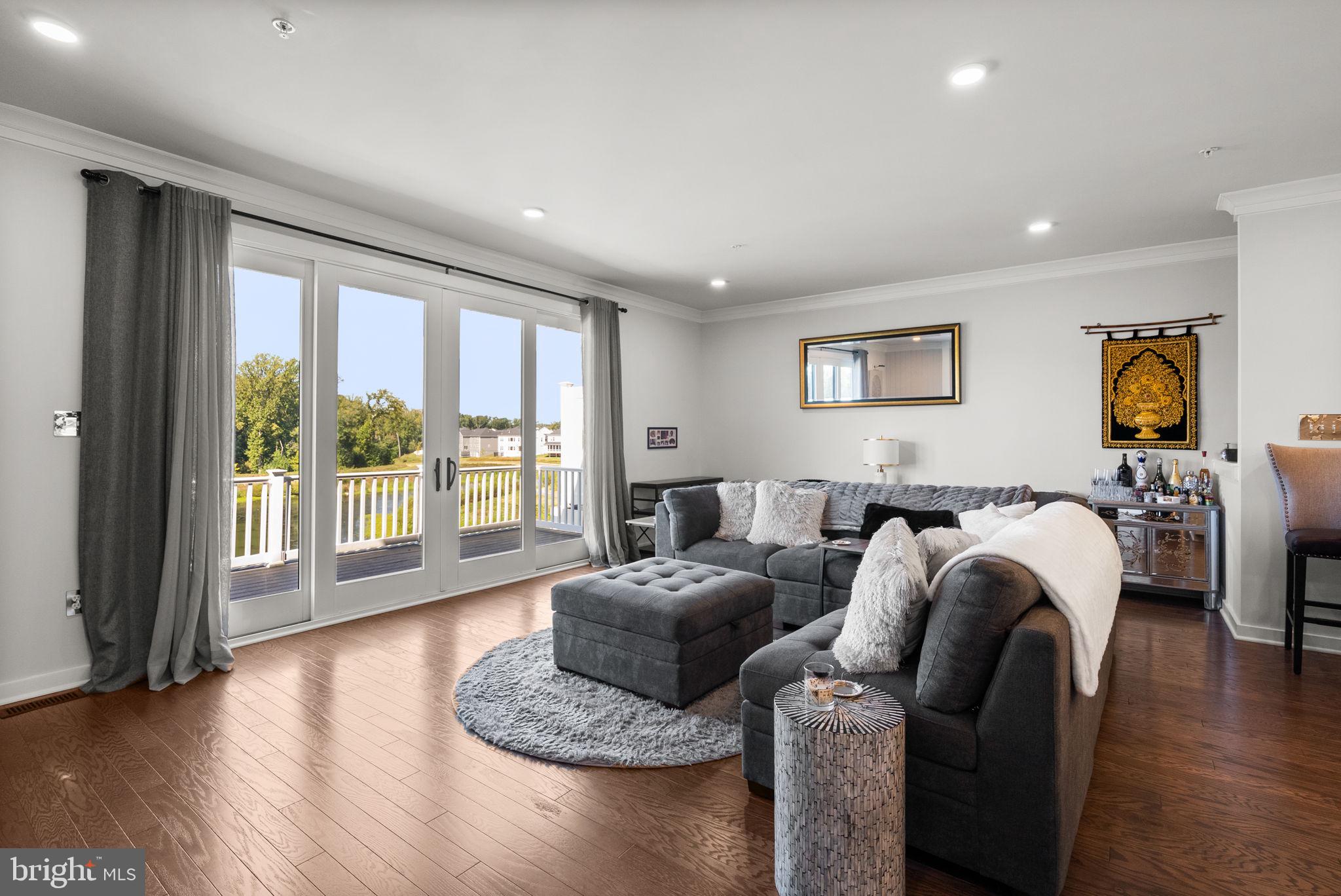 SOUTH LAKE - Residential Lease