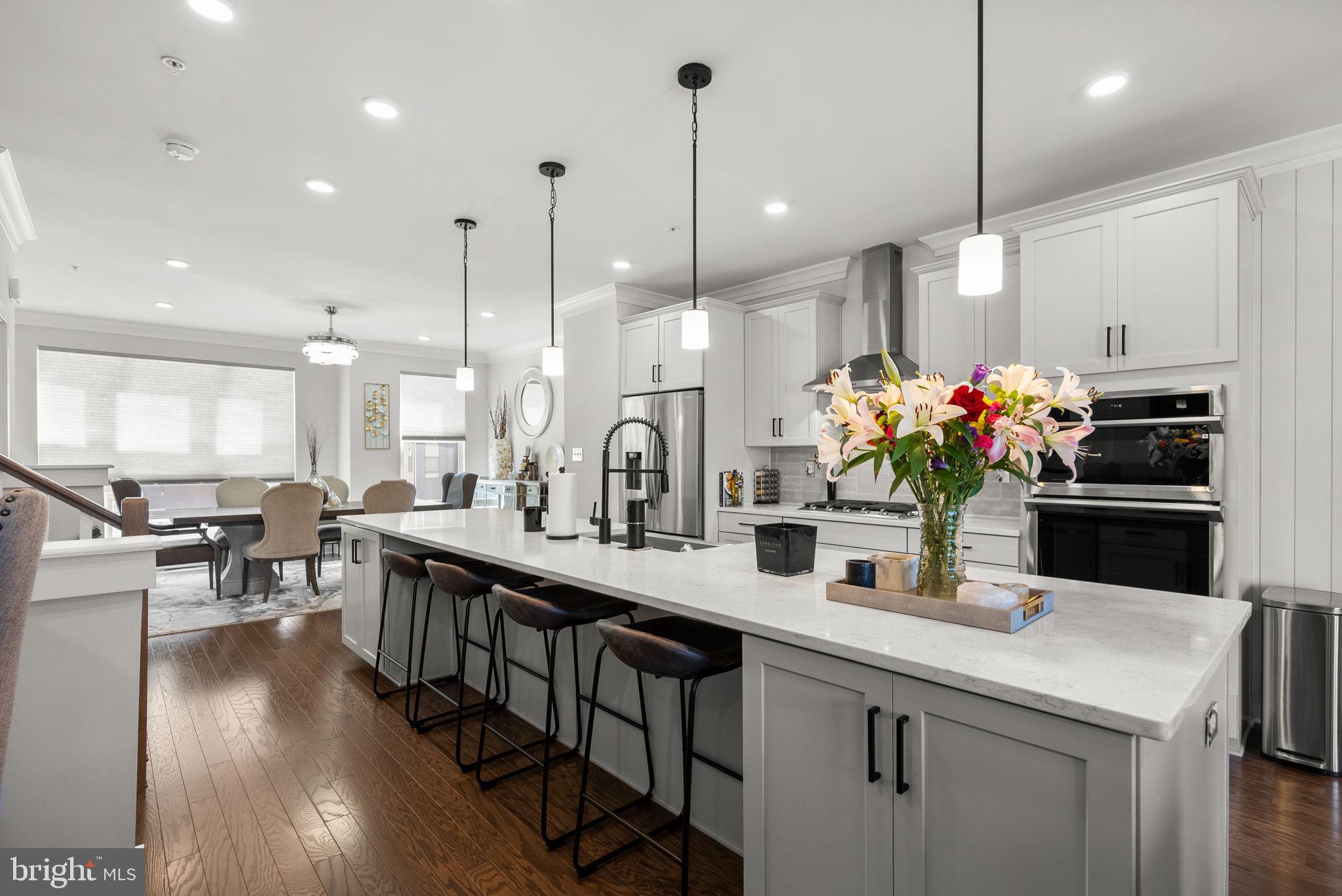 SOUTH LAKE - Residential Lease