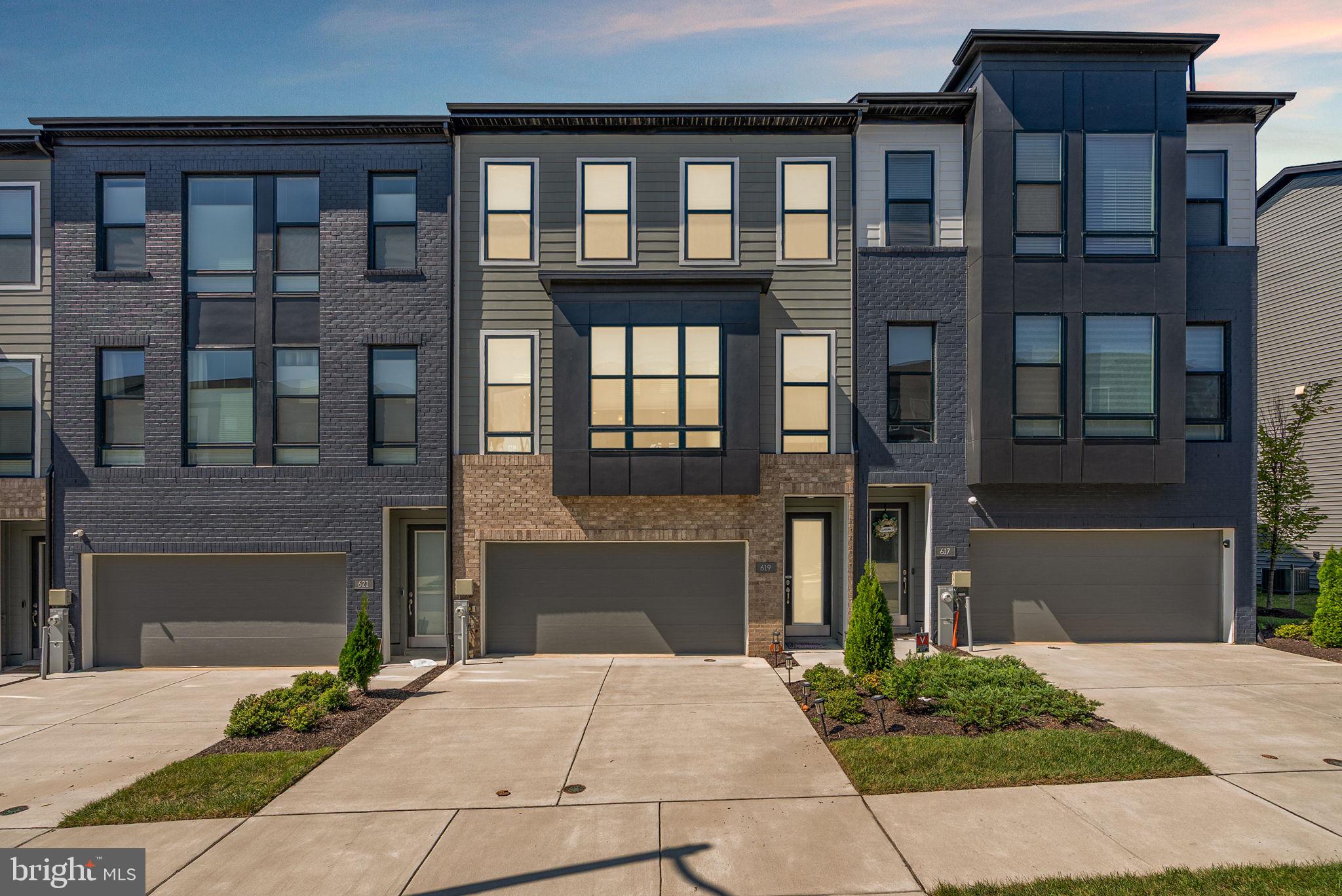 SOUTH LAKE - Residential Lease