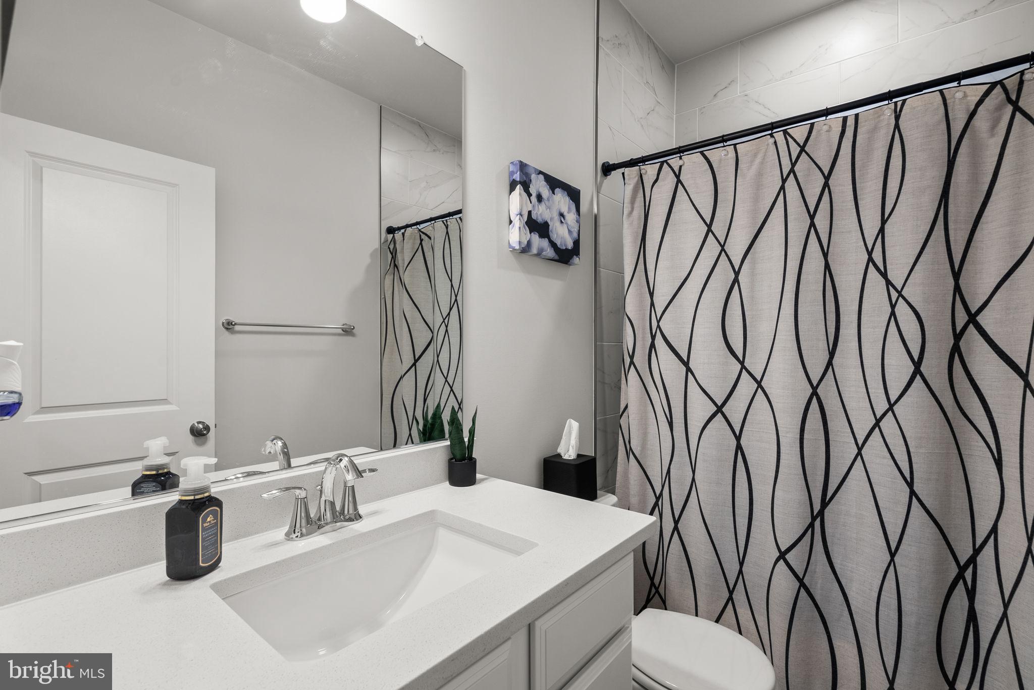 SOUTH LAKE - Residential Lease