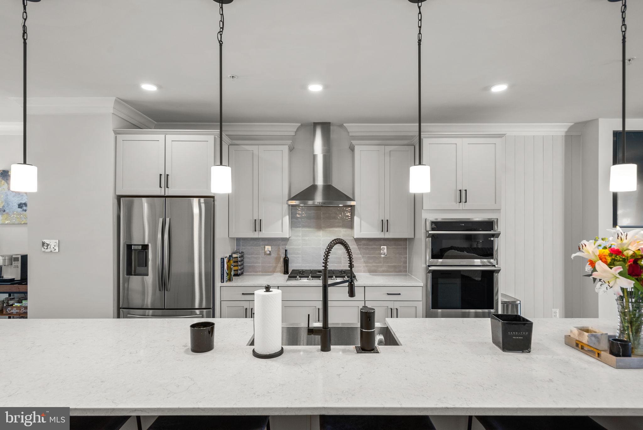 SOUTH LAKE - Residential Lease